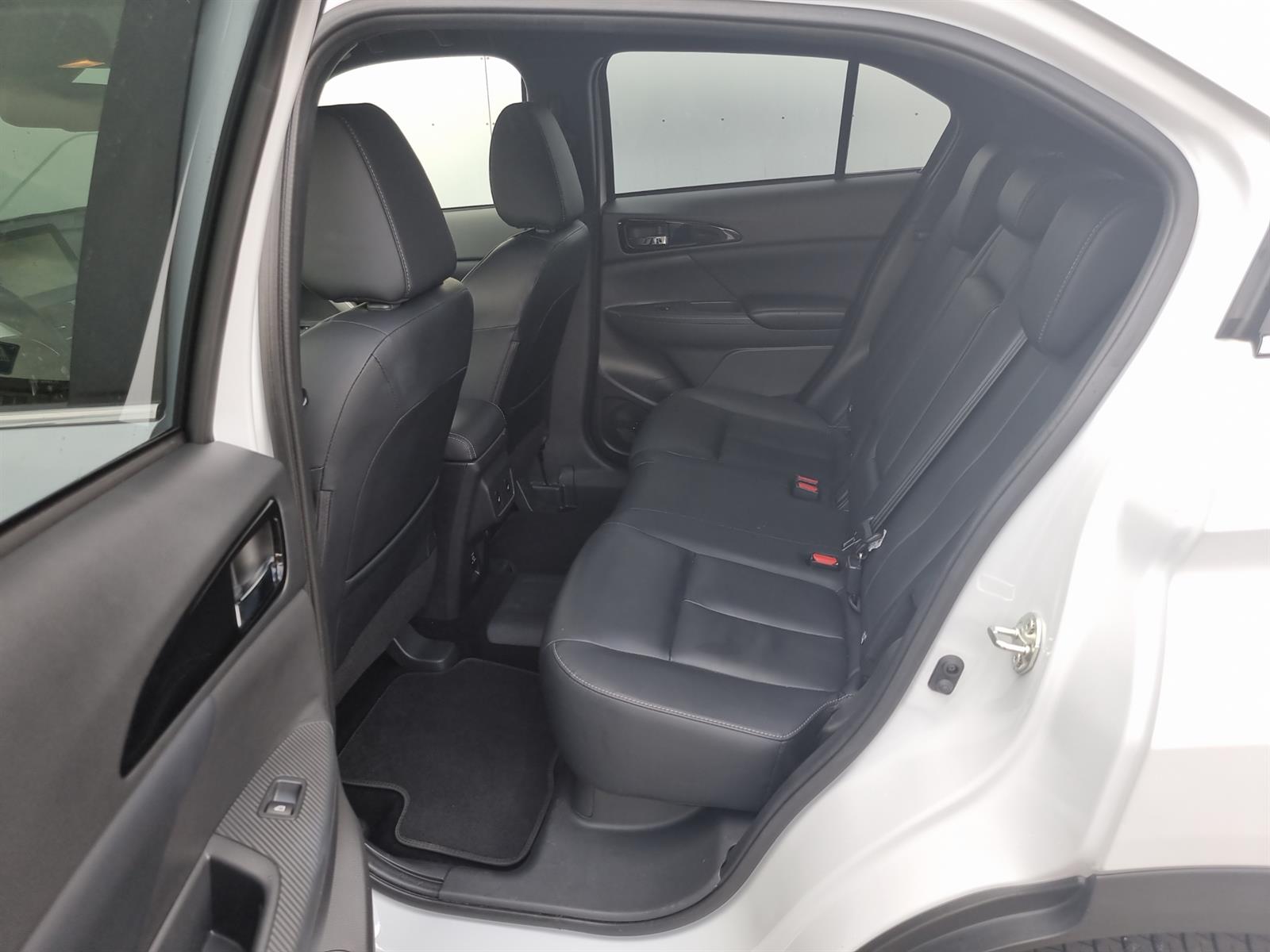 MITSUBISHI Eclipse Cross 2.4 PHEV Instyle 4x4-image-12