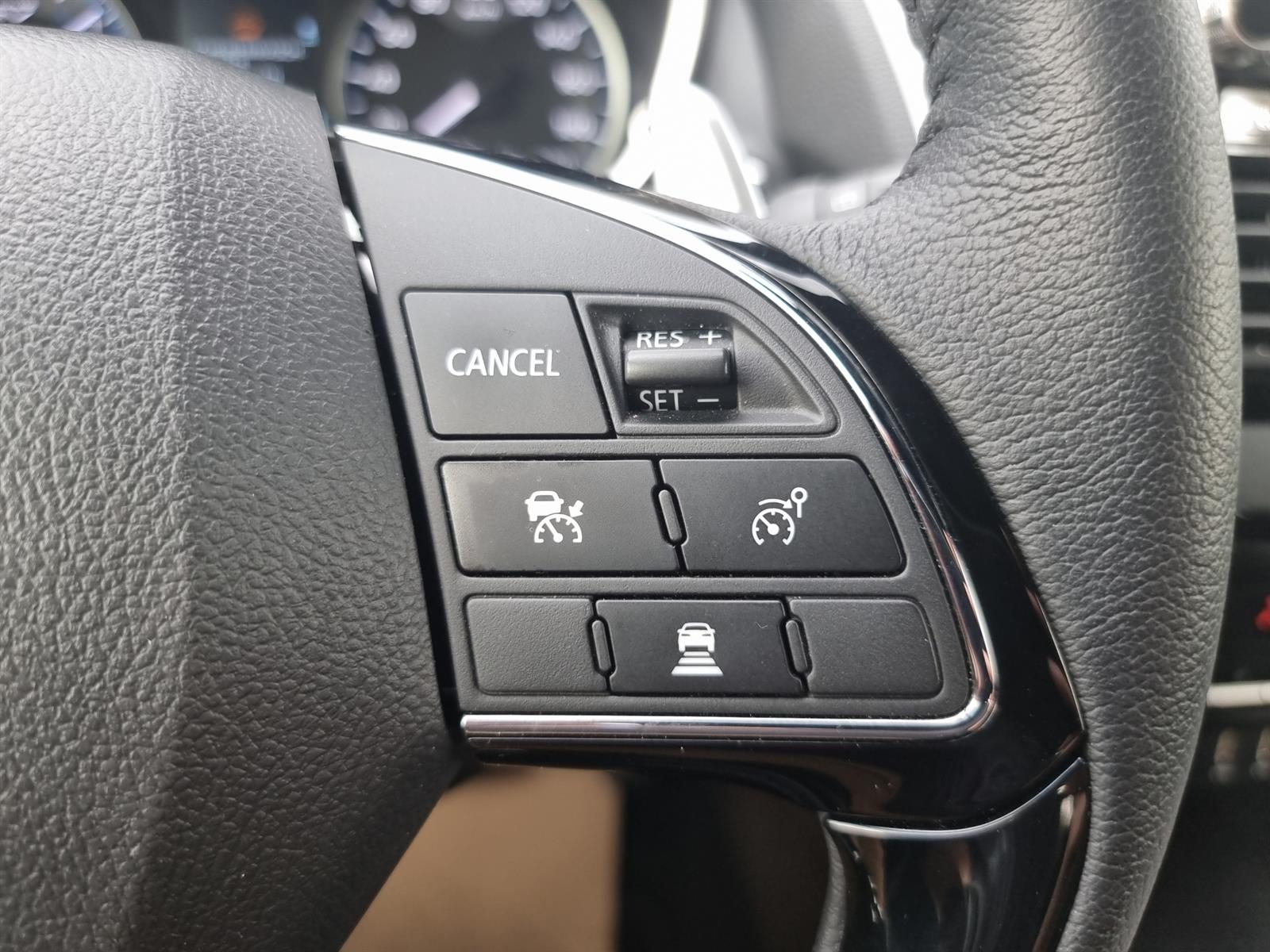 MITSUBISHI Eclipse Cross 2.4 PHEV Instyle 4x4-image-9