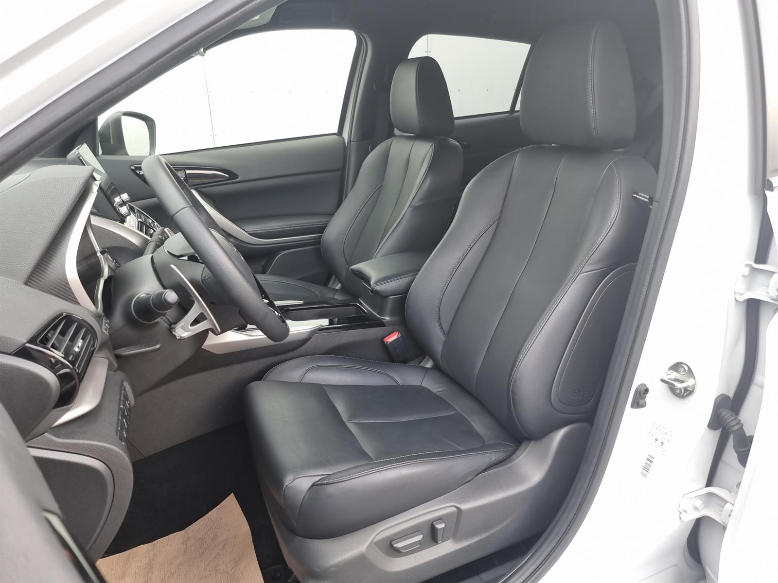 MITSUBISHI Eclipse Cross 2.4 PHEV Instyle 4x4-image-11