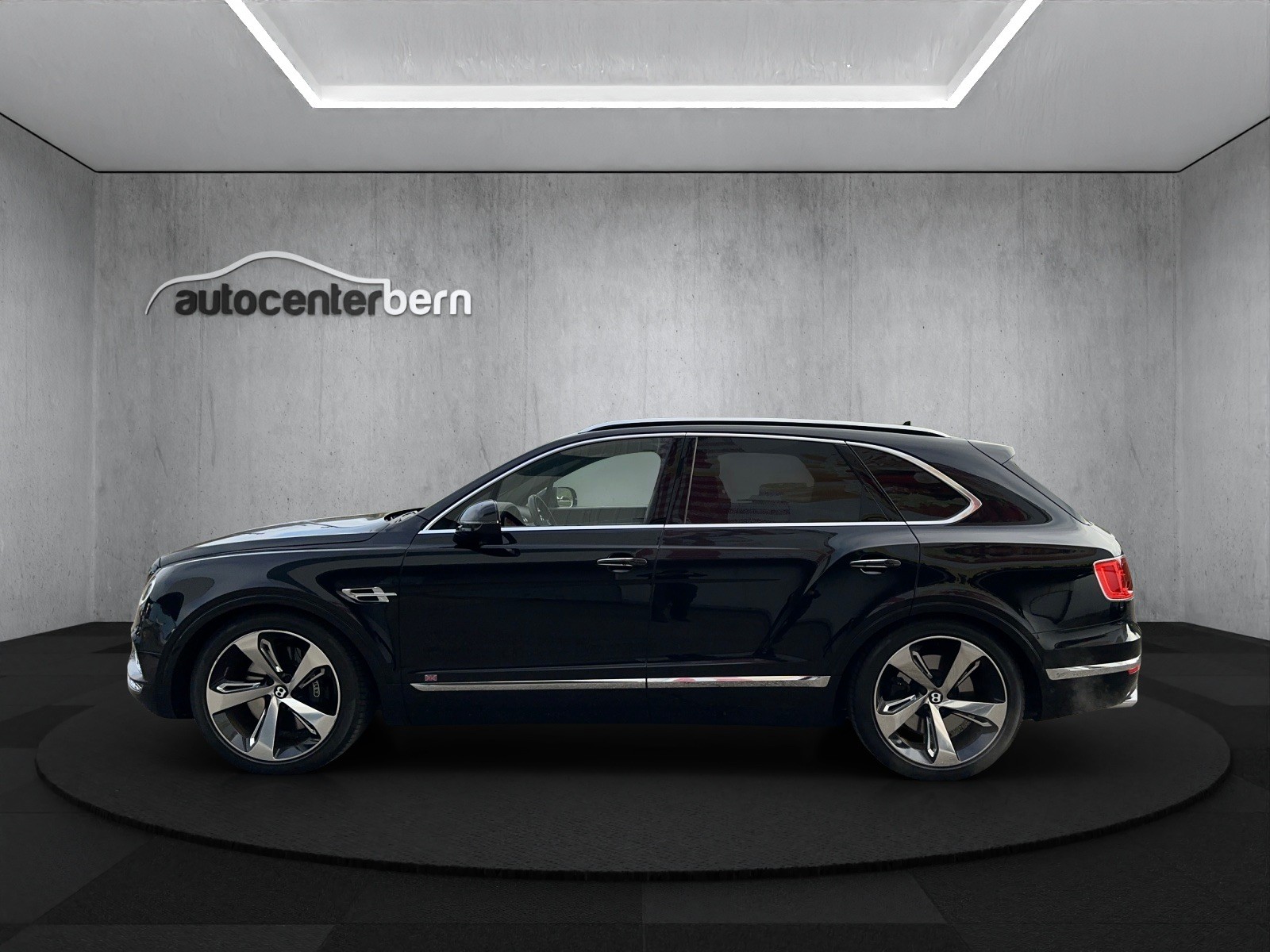 BENTLEY Bentayga W12 First Edition-showroom-element-3