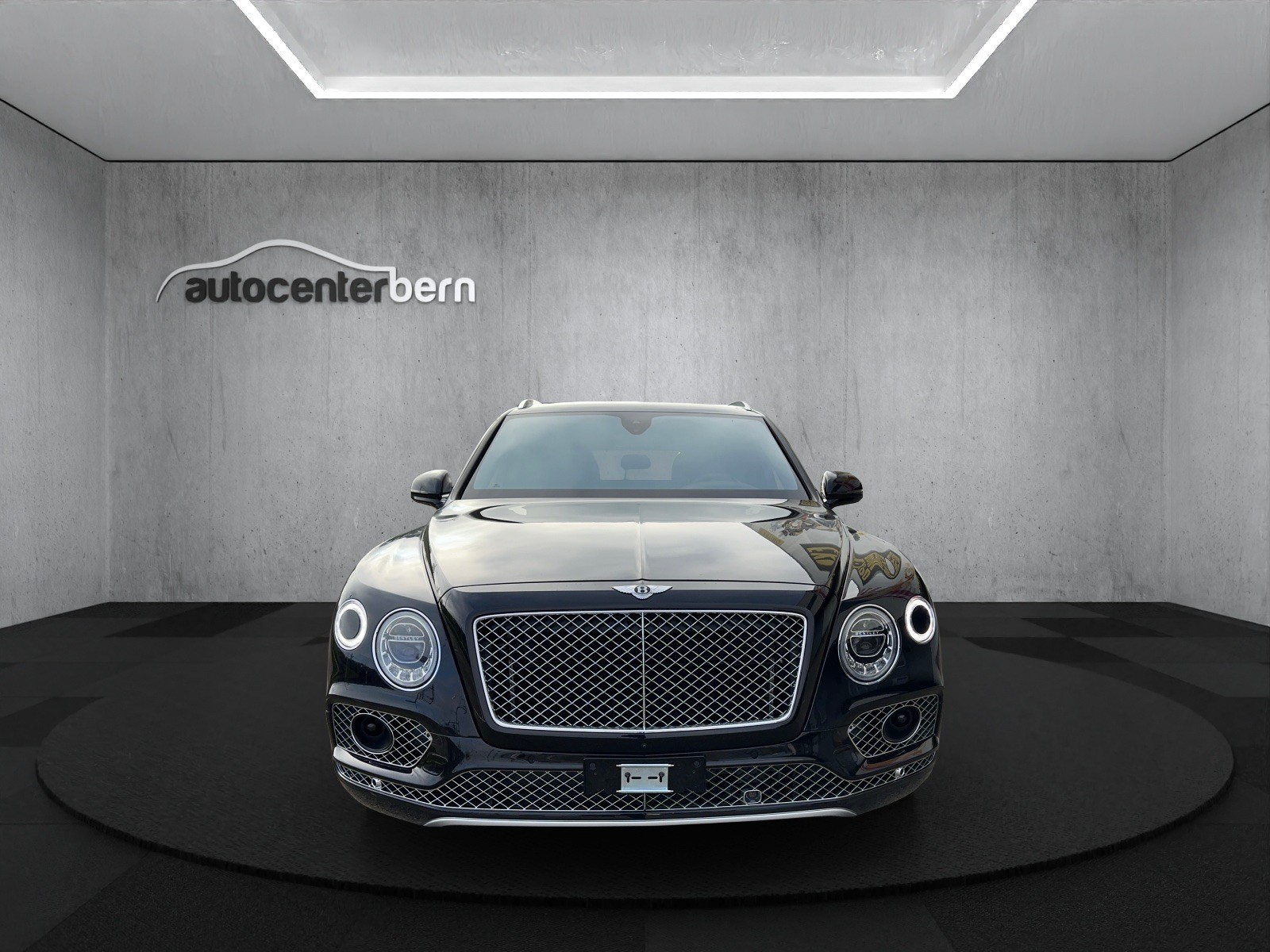 BENTLEY Bentayga W12 First Edition-showroom-element-1