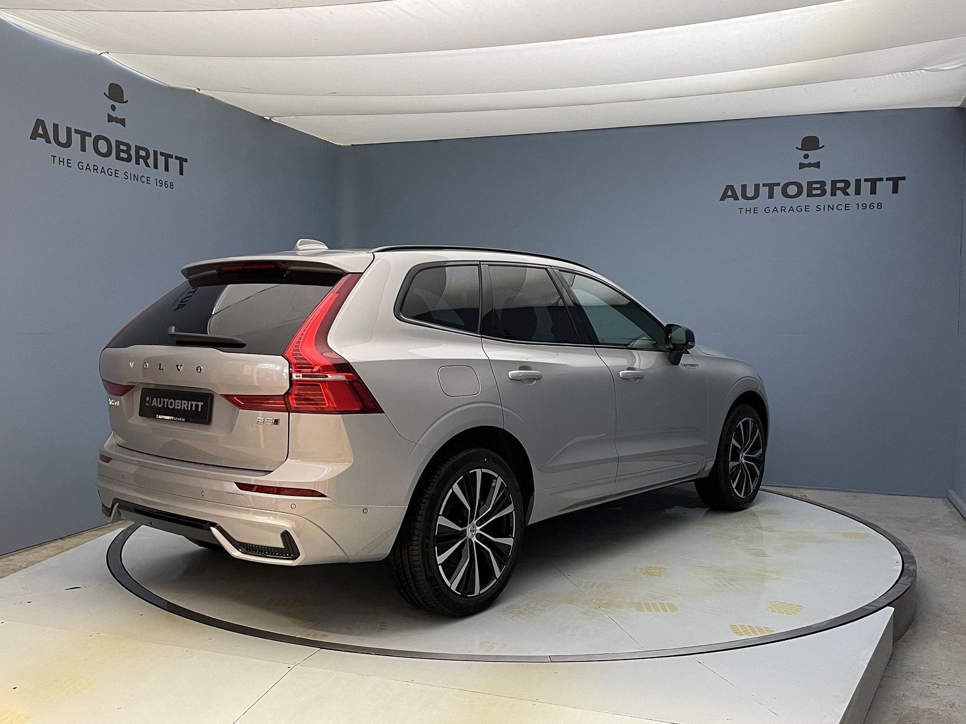 VOLVO XC60 2.0 B5 MH Core AWD-image-3