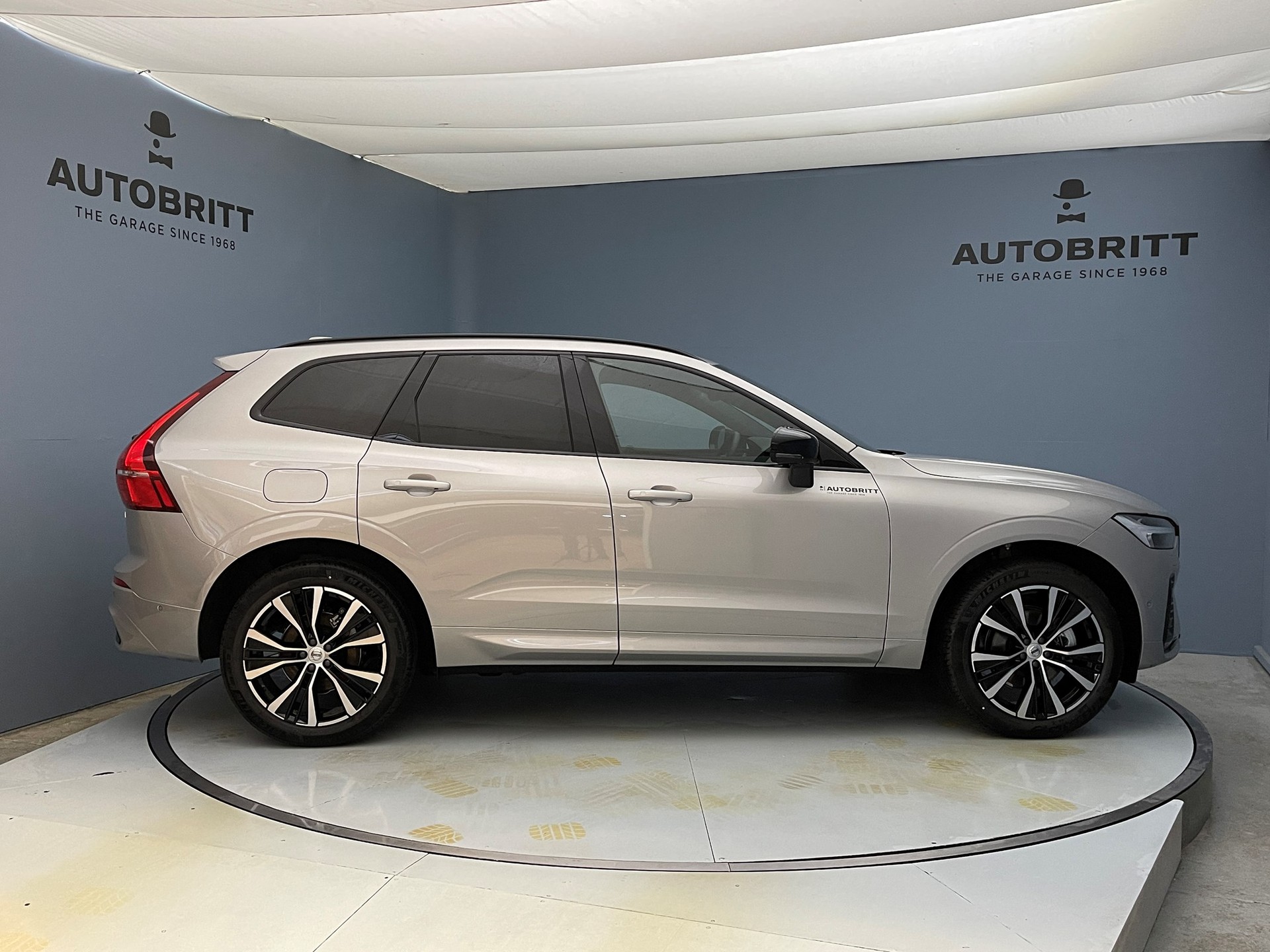VOLVO XC60 2.0 B5 MH Core AWD-image-4