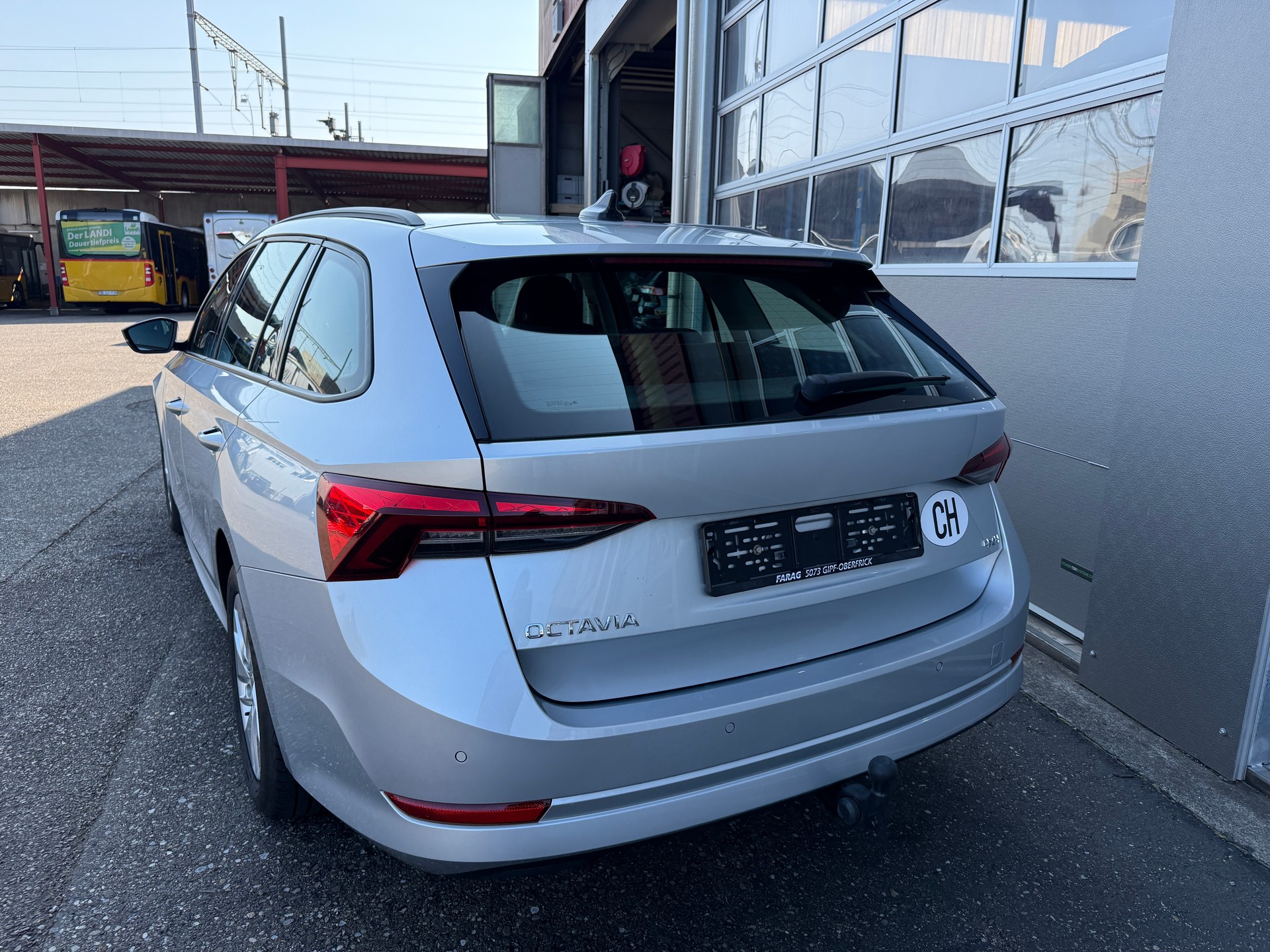 SKODA Octavia Combi 2.0 TDI DSG Ambition 4x4-image-11
