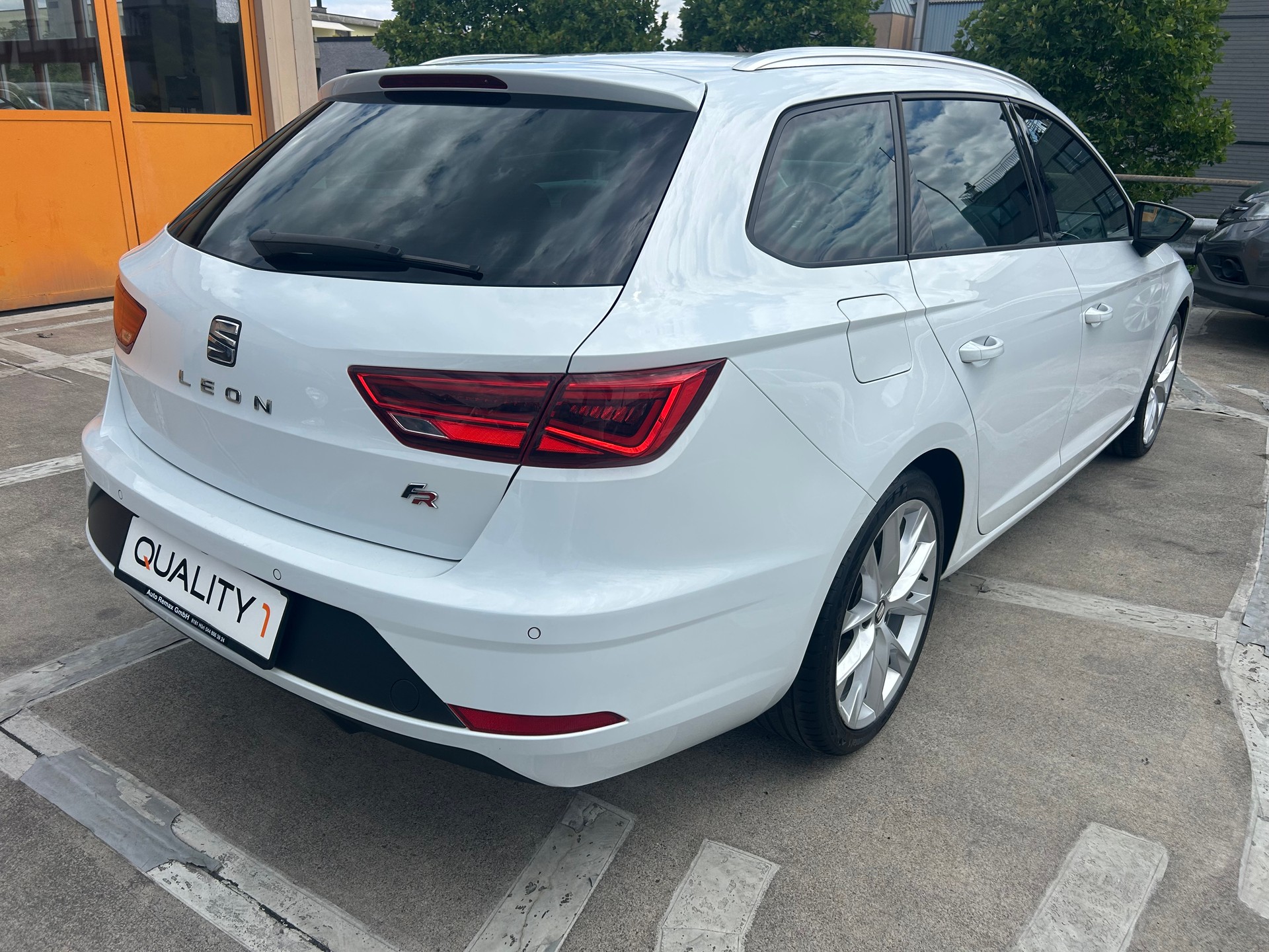 SEAT Leon ST 2.0 TDI SWISS FR DSG-showroom-element-3