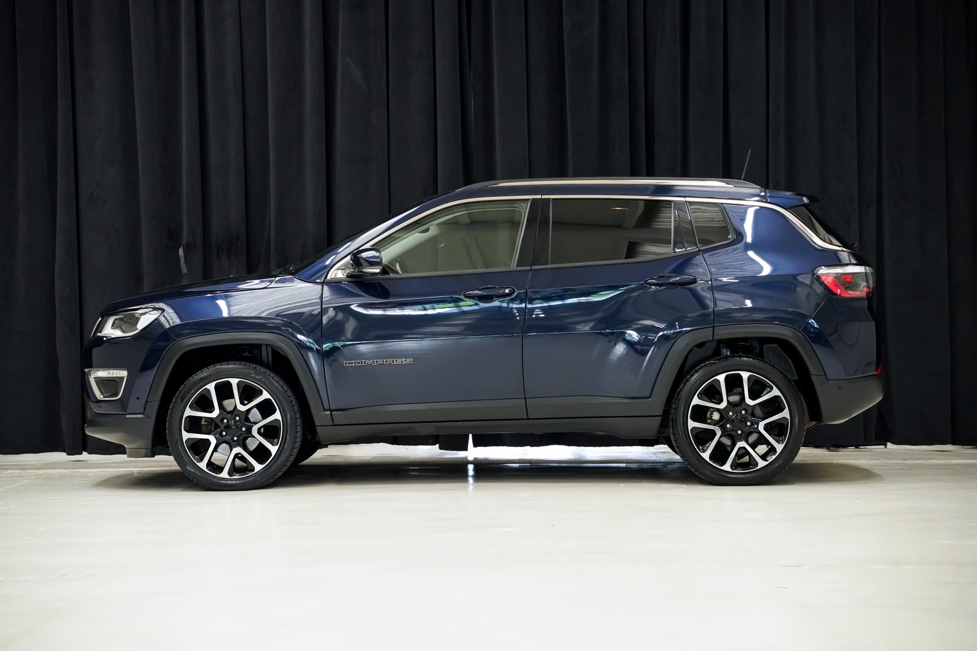 JEEP Compass 1.4 Turbo Limited AWD 9ATX-showroom-element-3