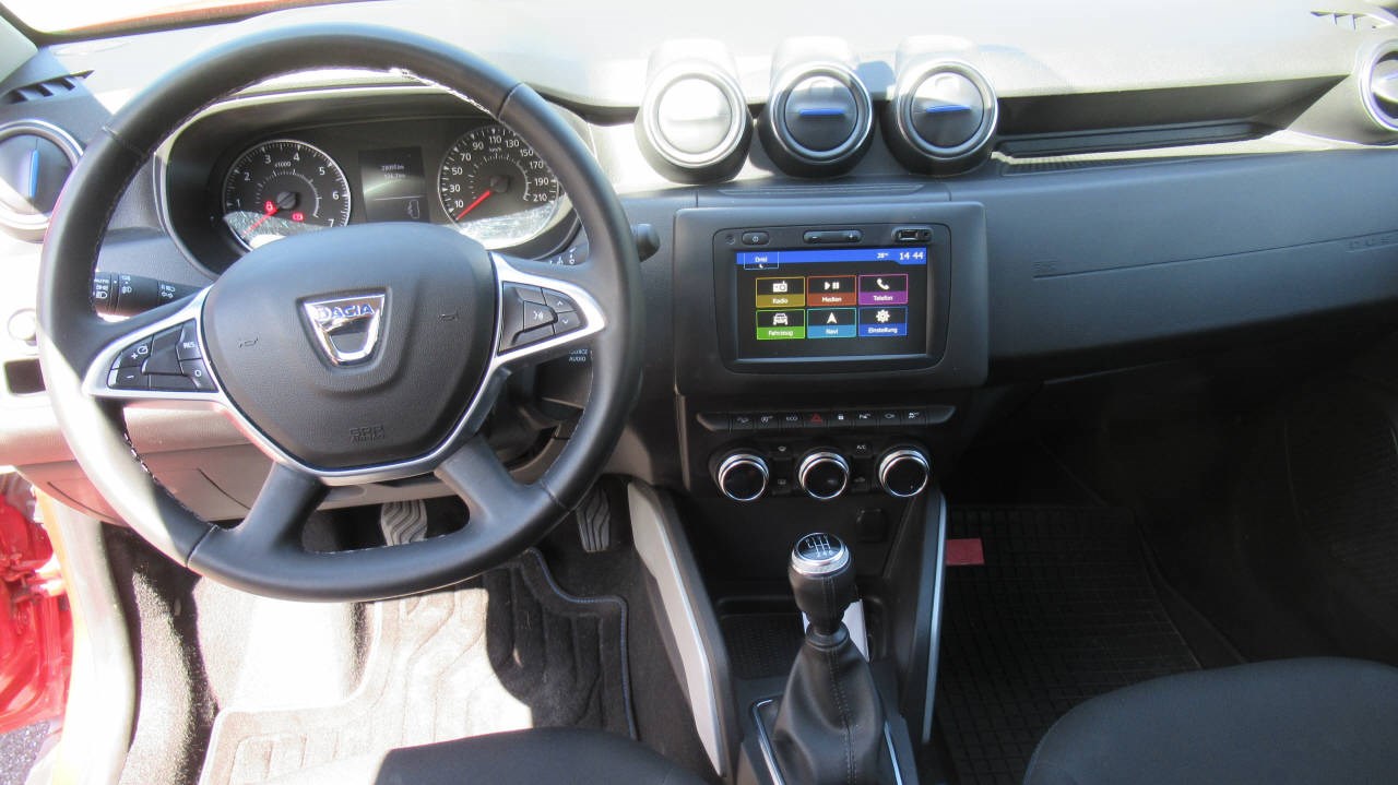 DACIA Duster 1.3 TCe 150 Celebration 4WD-image-10