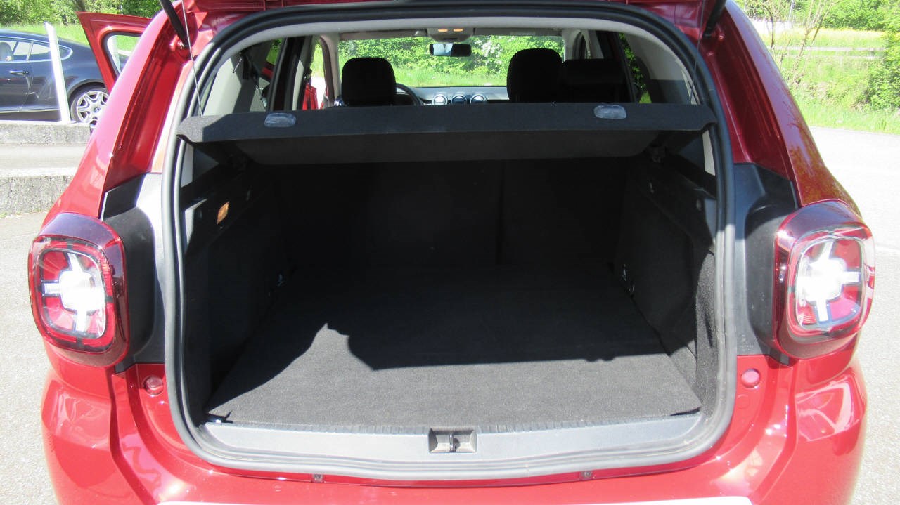 DACIA Duster 1.3 TCe 150 Celebration 4WD-image-11