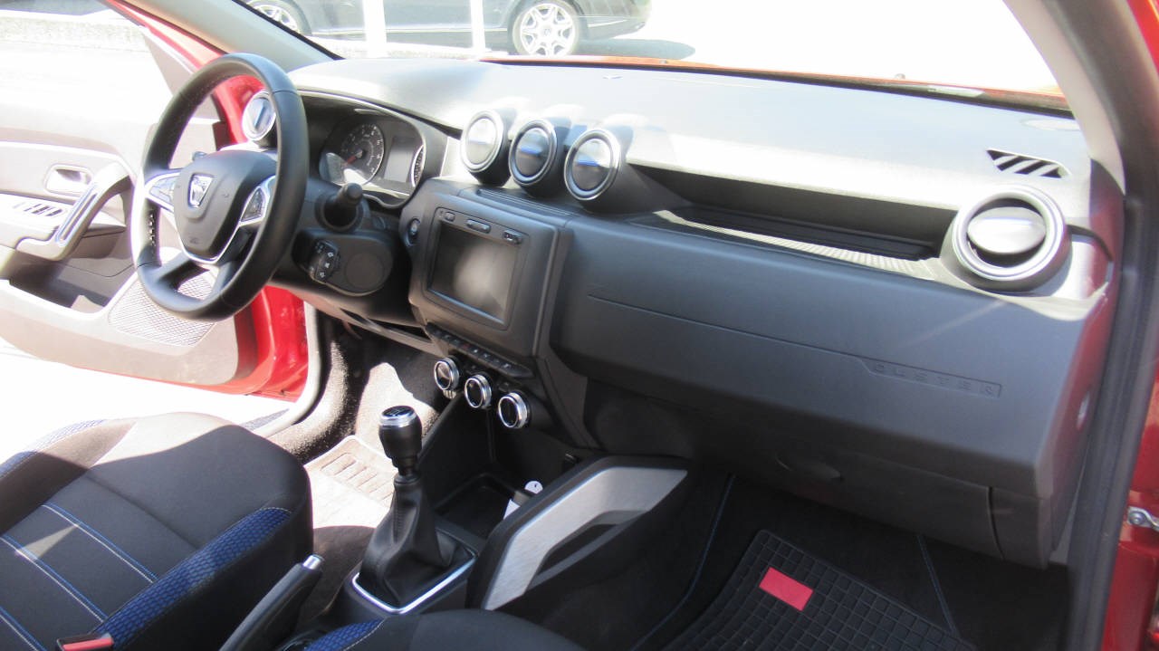 DACIA Duster 1.3 TCe 150 Celebration 4WD-image-12