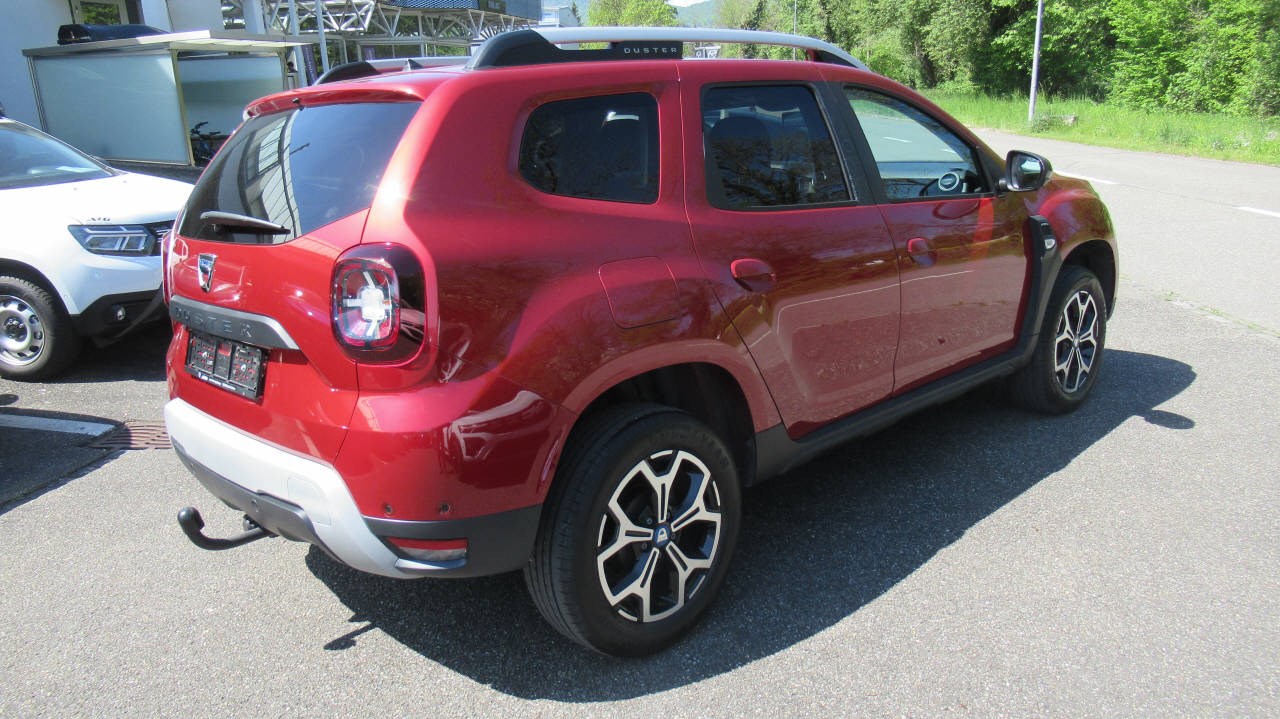 DACIA Duster 1.3 TCe 150 Celebration 4WD-image-3