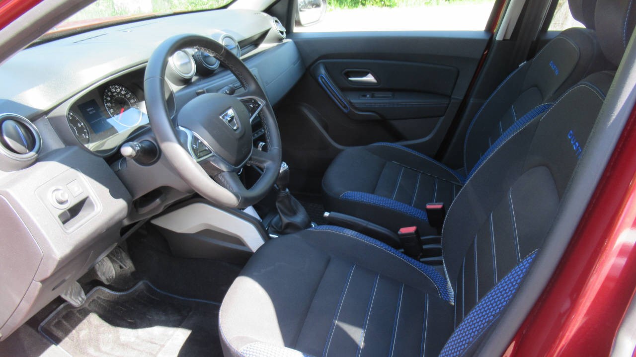 DACIA Duster 1.3 TCe 150 Celebration 4WD-image-4