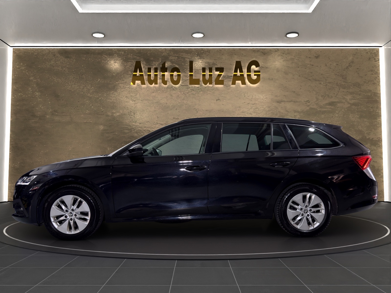 SKODA Octavia Combi 2.0 TDI DSG Ambition 4x4-image-5