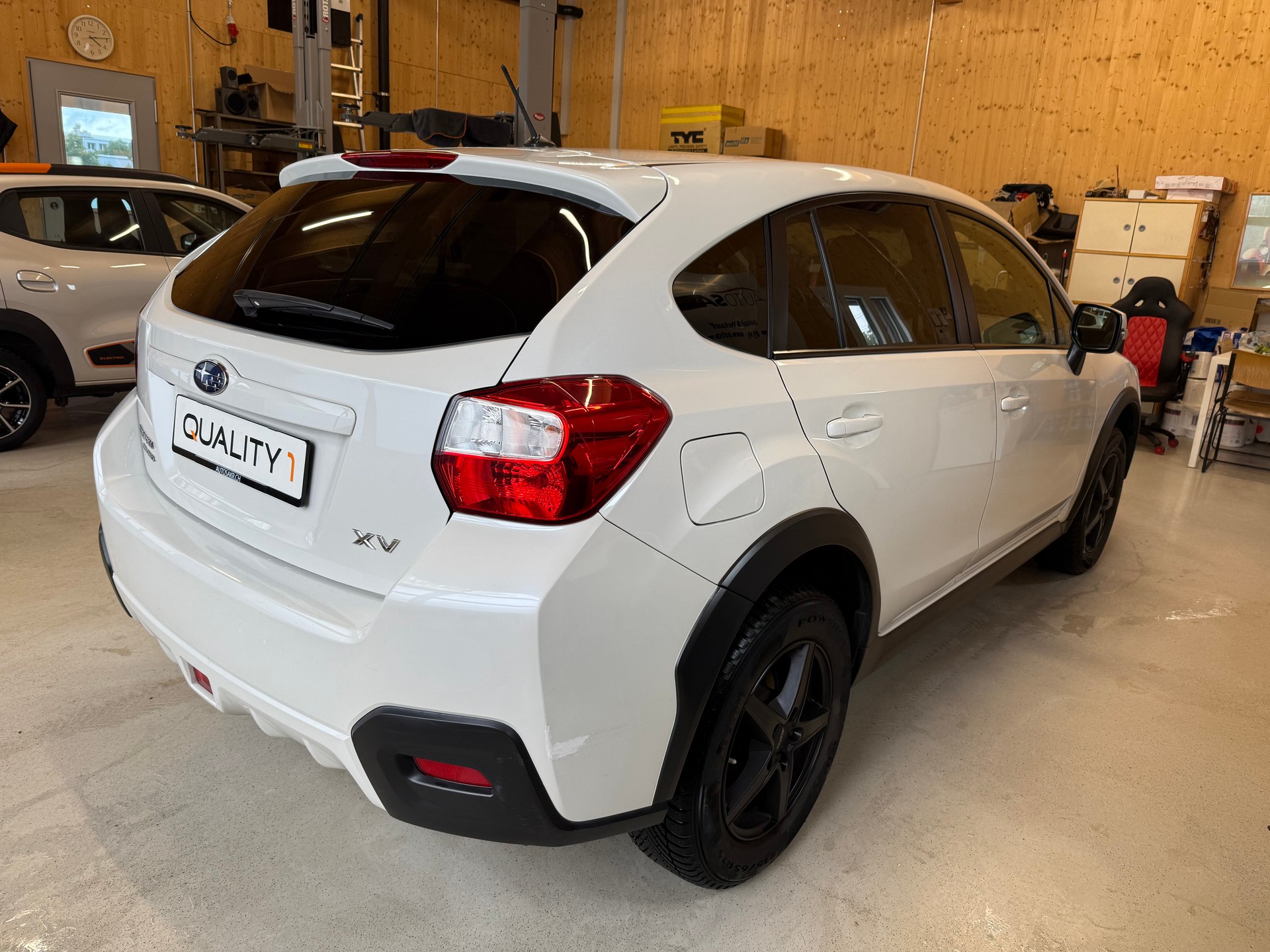 SUBARU XV 2.0 Swiss Three AWD CVT-showroom-element-3