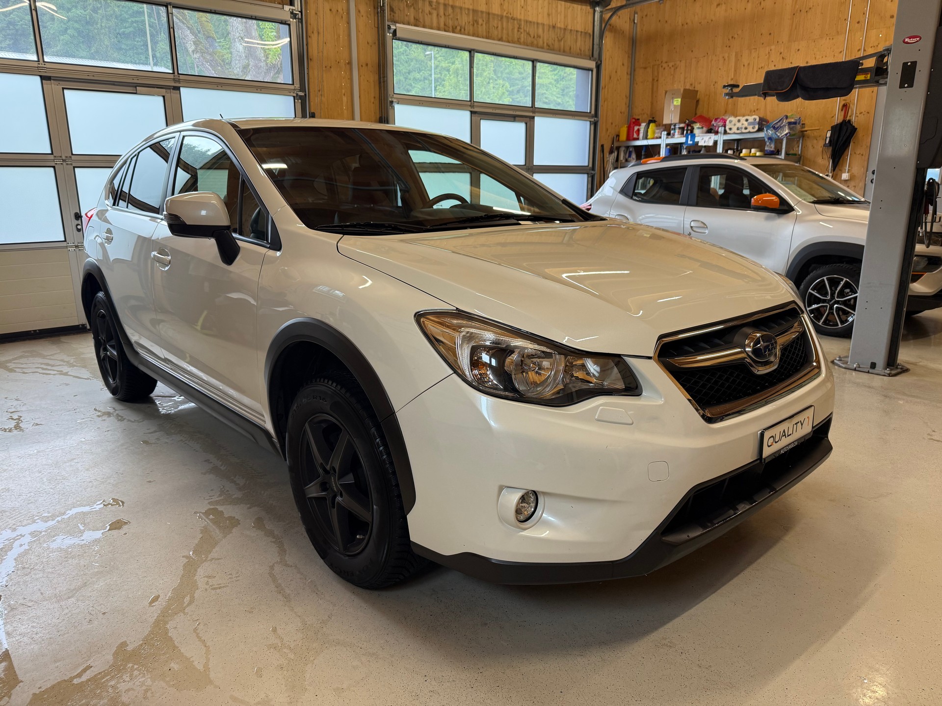SUBARU XV 2.0 Swiss Three AWD CVT-showroom-element-2