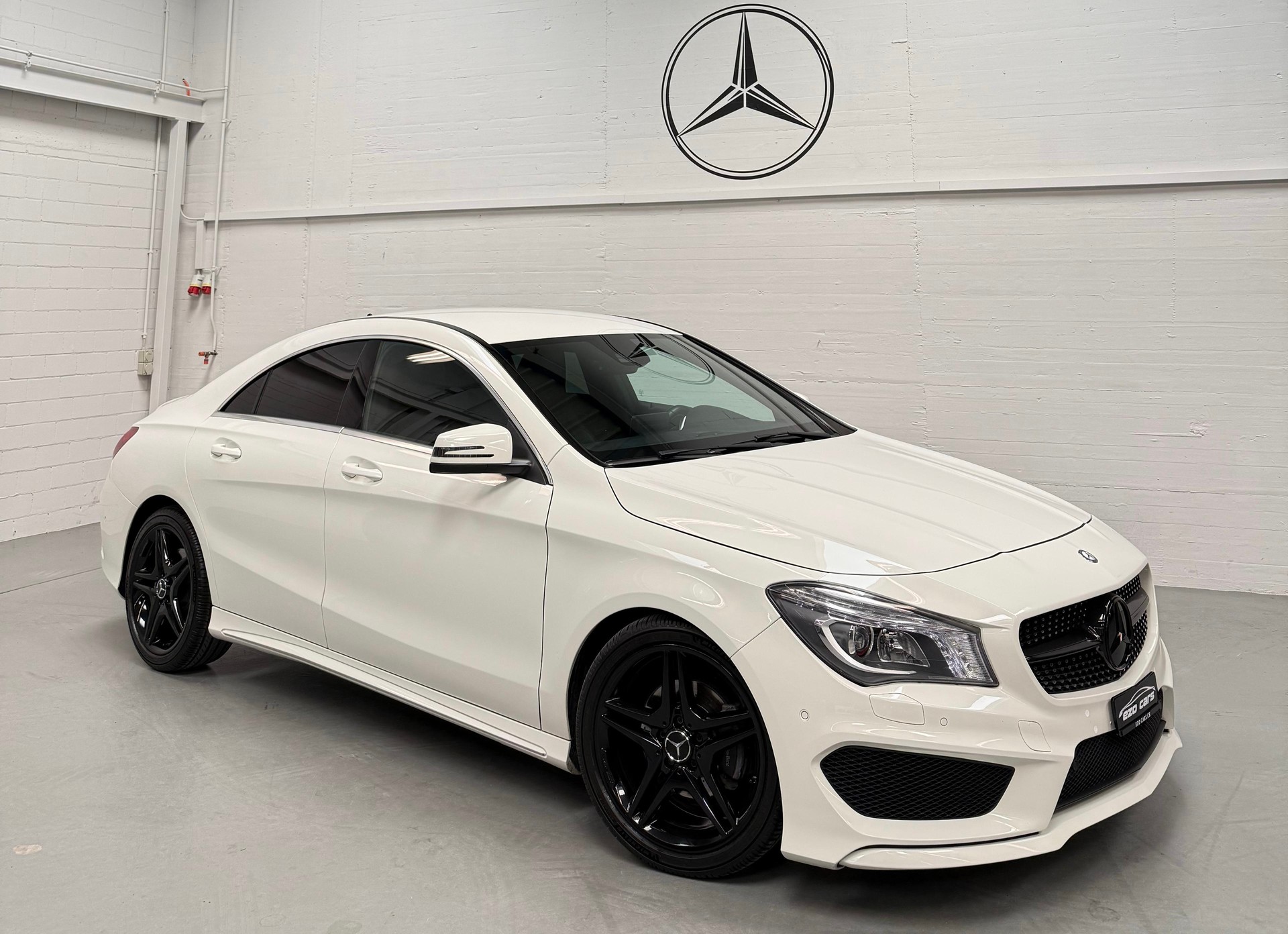 MERCEDES-BENZ CLA 200 AMG Line 7G-DCT Limited White Black Performance mit 2Jahre Garantie-showroom-element-1