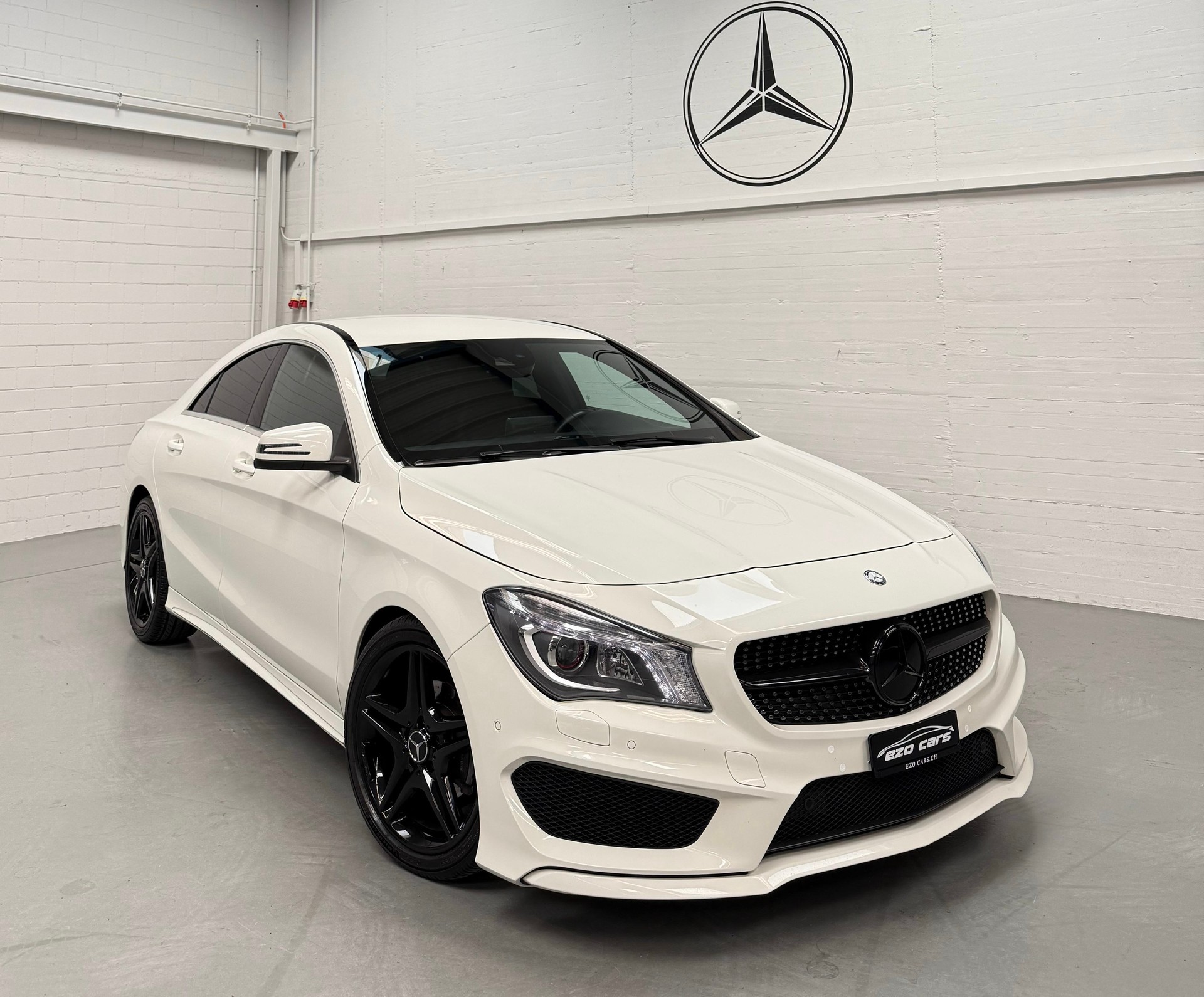 MERCEDES-BENZ CLA 200 AMG Line 7G-DCT Limited White Black Performance mit 2Jahre Garantie