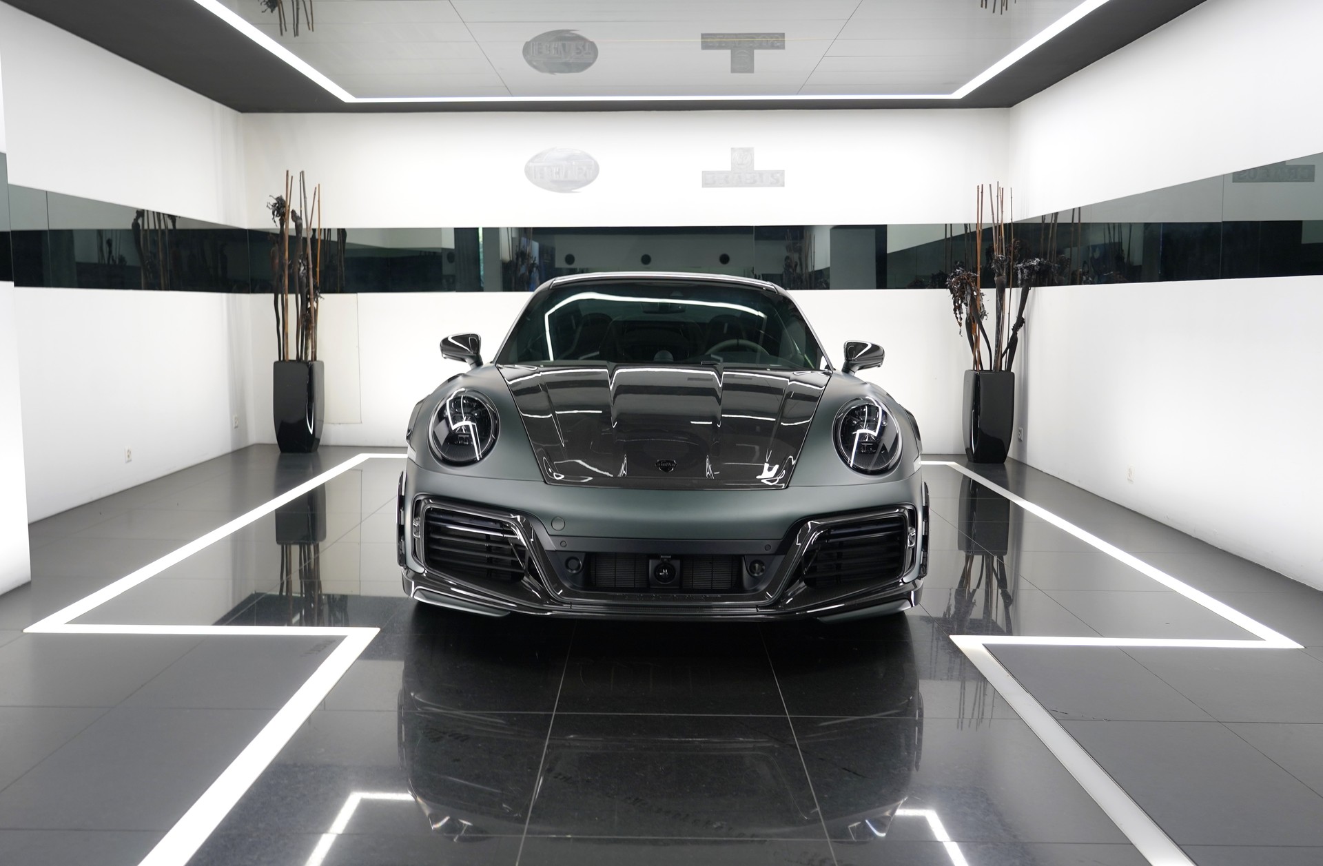 PORSCHE 911 Turbo S-showroom-element-2