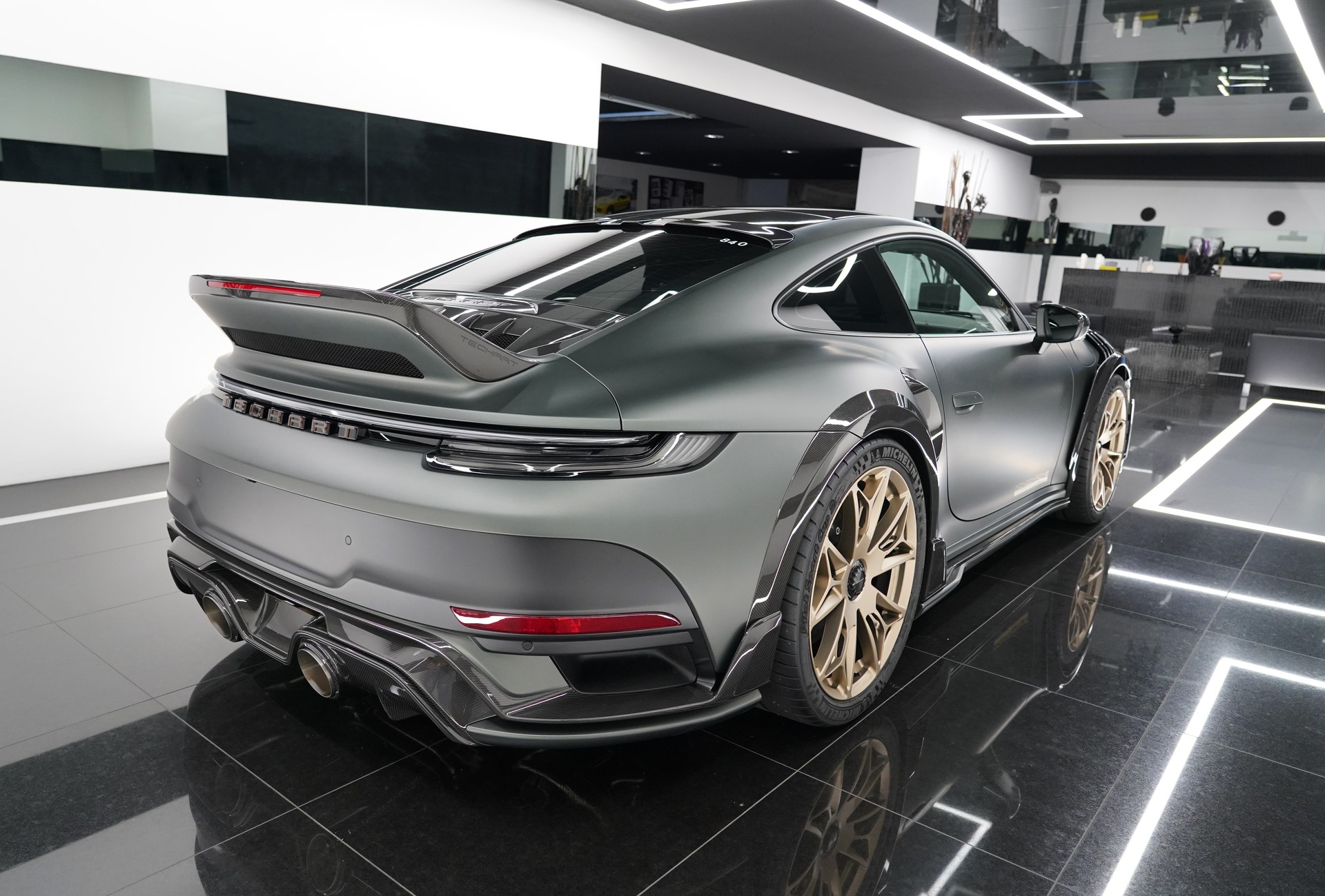 PORSCHE 911 Turbo S-showroom-element-3