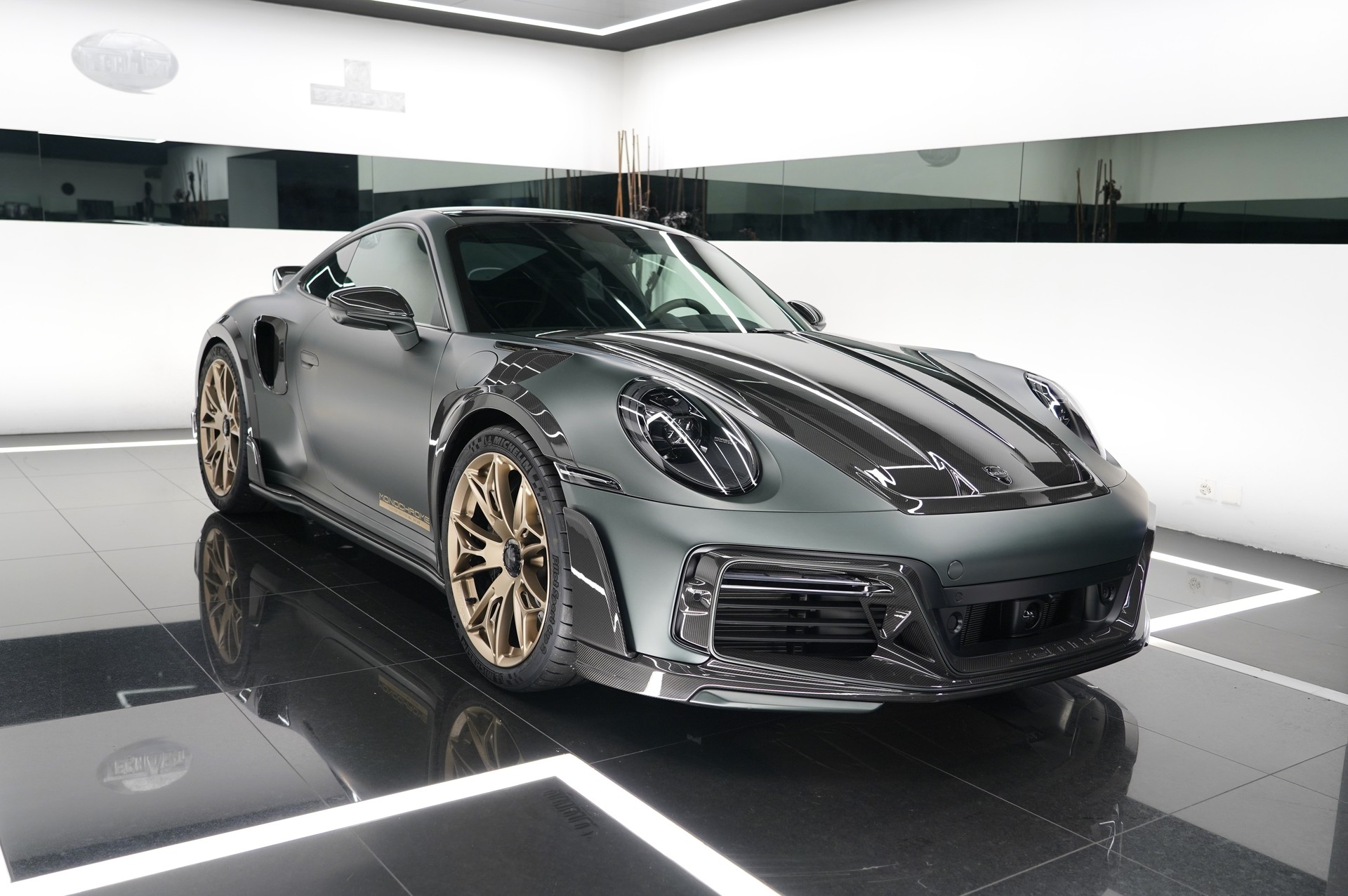 PORSCHE 911 Turbo S-showroom-element-1