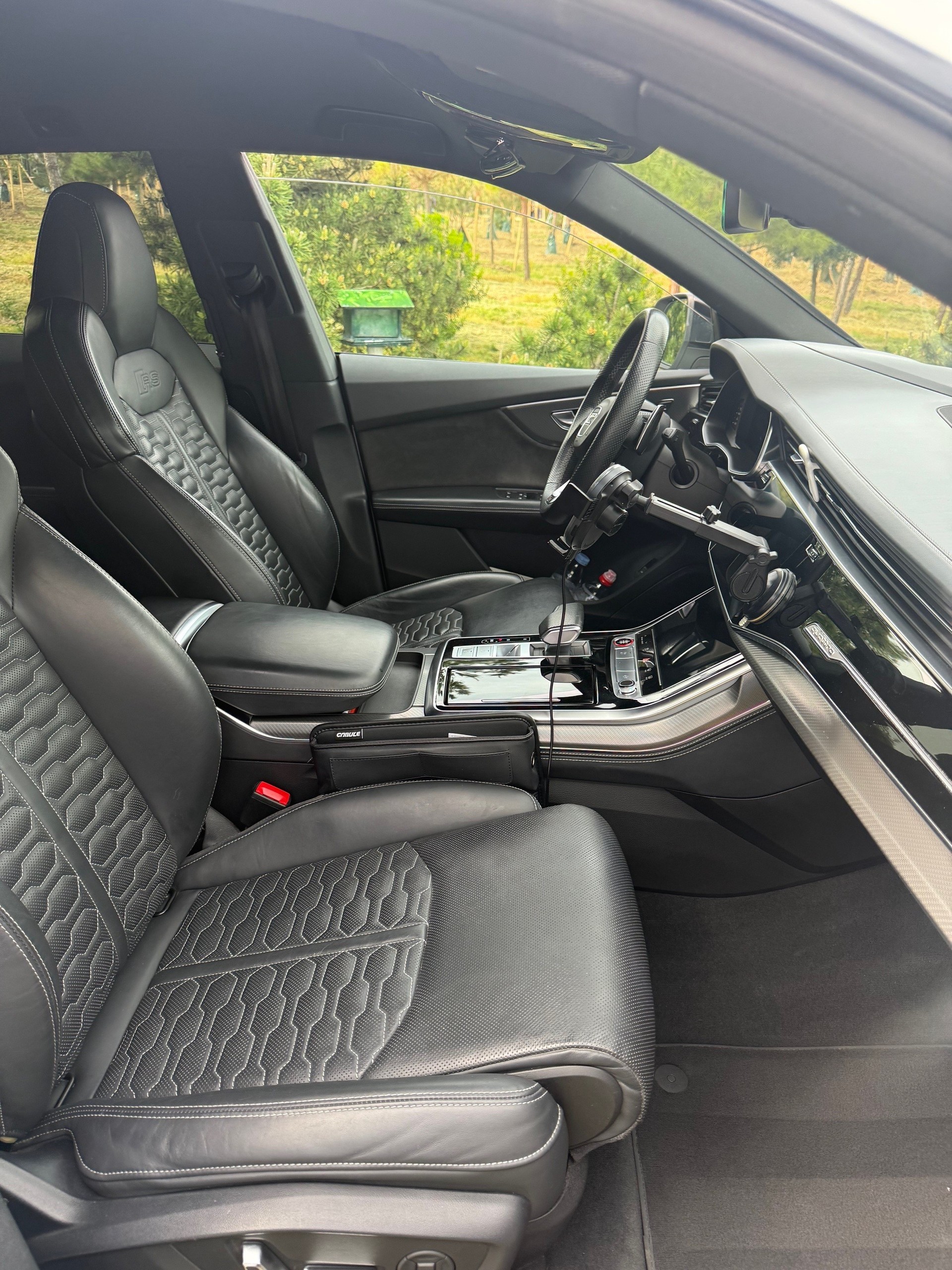 AUDI RSQ8  quattro tiptronic-image-5