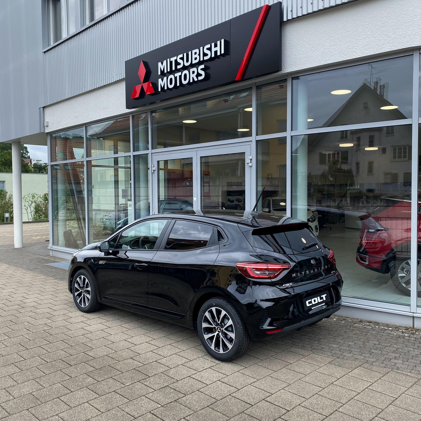 MITSUBISHI Colt 1.6 HEV Invite+-showroom-element-1