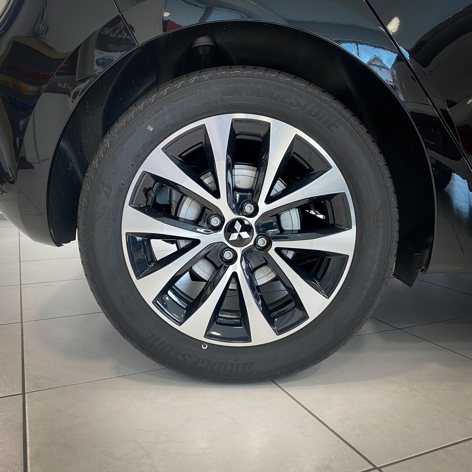 MITSUBISHI Colt 1.6 HEV Invite+-showroom-element-2