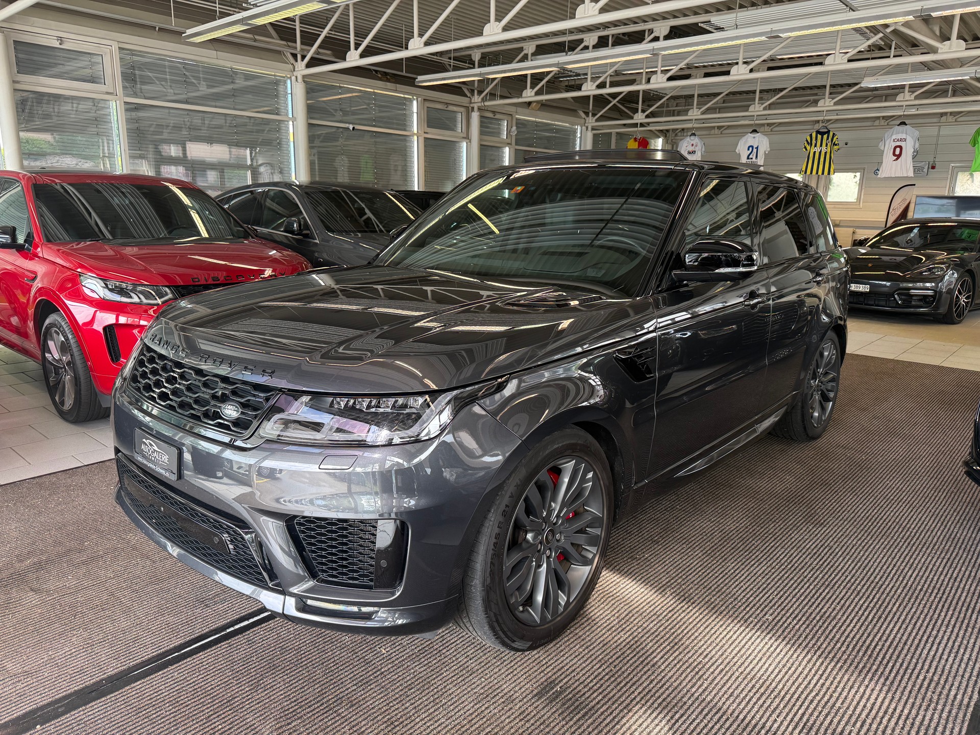 LAND ROVER Range Rover Sport P400 3.0 I6 MHEV HSE Dyn Stealth | Black Paket | Panorama | AHK | Pixel-Laser | ERSTBESITZ | CH |-showroom-element-1