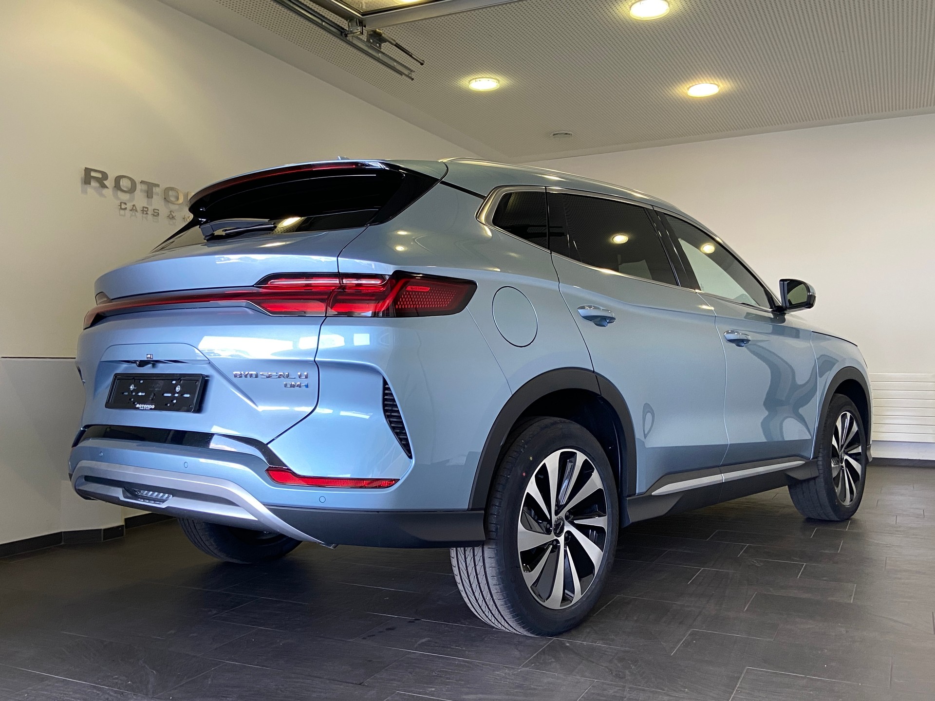 BYD Seal U DM-i Design AWD-showroom-element-1