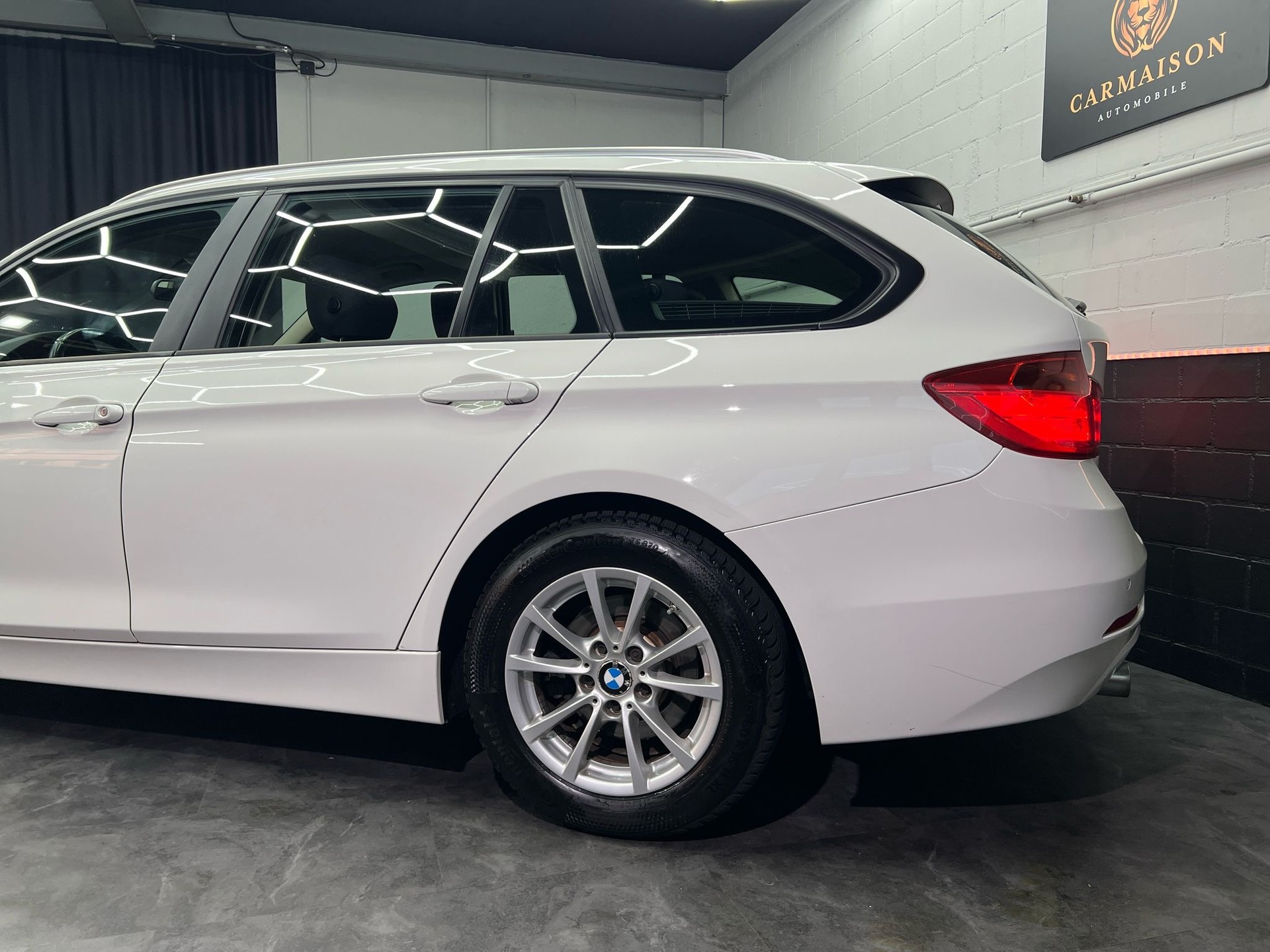 BMW 318d Touring Sport Line Steptronic-showroom-element-3