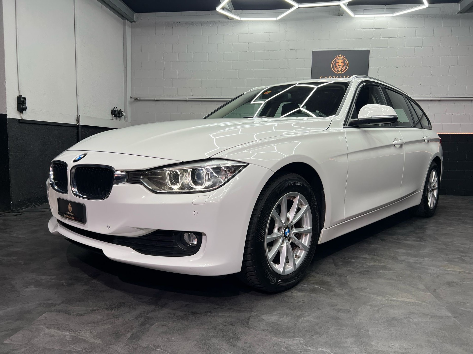 BMW 318d Touring Sport Line Steptronic-showroom-element-2