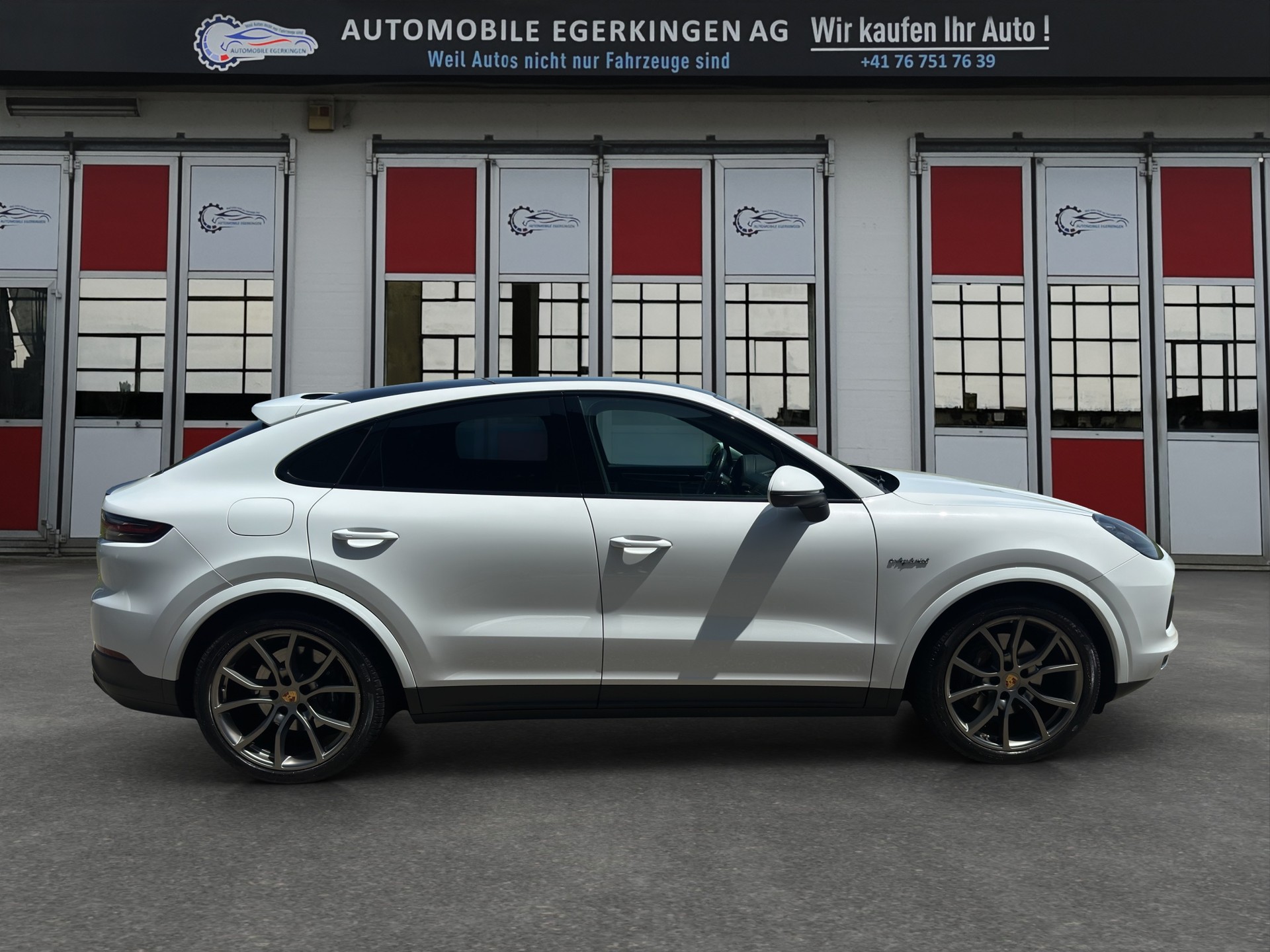 PORSCHE Cayenne Coupé E-Hybrid-showroom-element-3