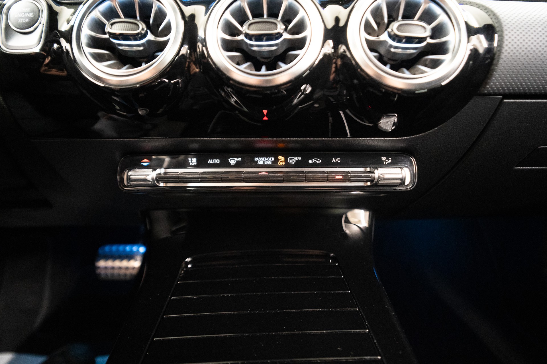MERCEDES-BENZ A 250 AMG Line 4m Limousine *FACELIFT*-image-20