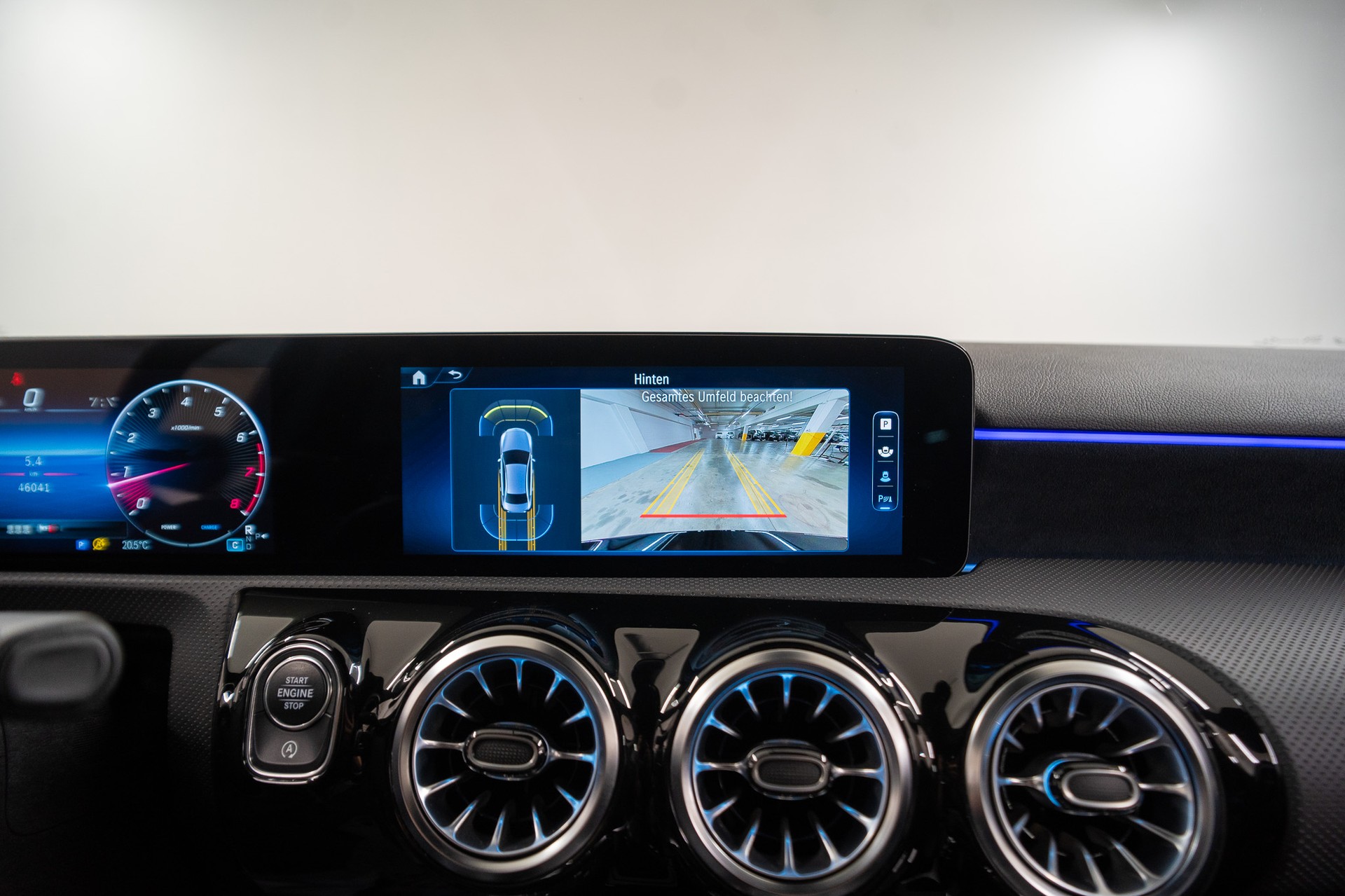 MERCEDES-BENZ A 250 AMG Line 4m Limousine *FACELIFT*-image-18