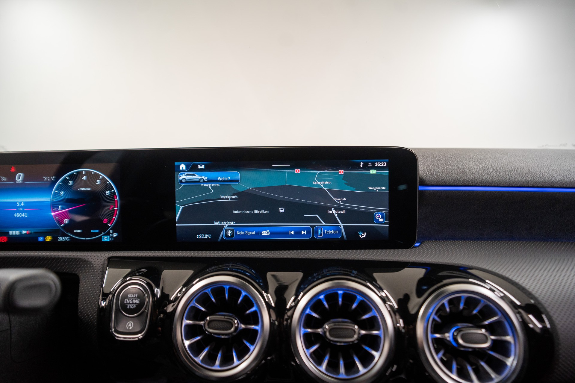 MERCEDES-BENZ A 250 AMG Line 4m Limousine *FACELIFT*-image-19