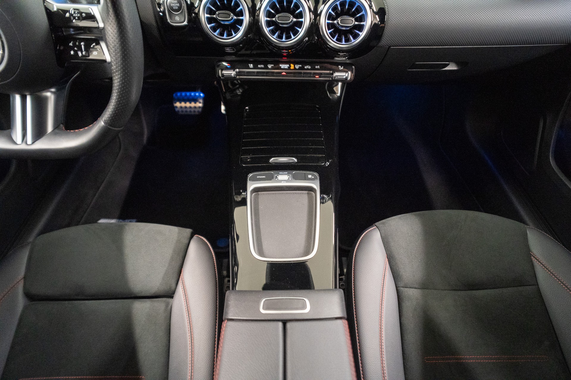 MERCEDES-BENZ A 250 AMG Line 4m Limousine *FACELIFT*-image-21