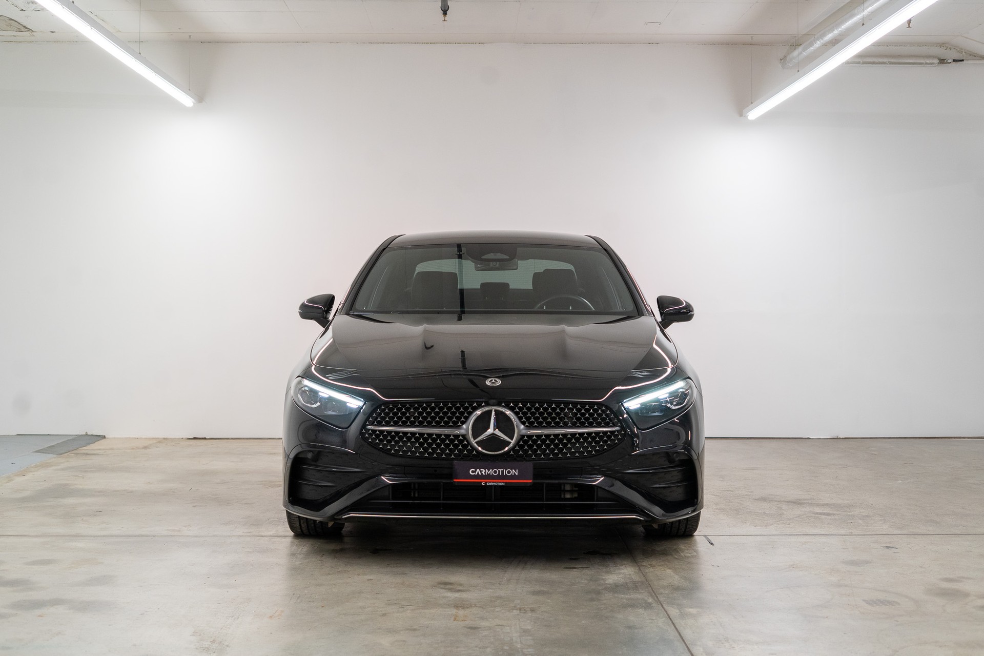 MERCEDES-BENZ A 250 AMG Line 4m Limousine *FACELIFT*-showroom-element-1