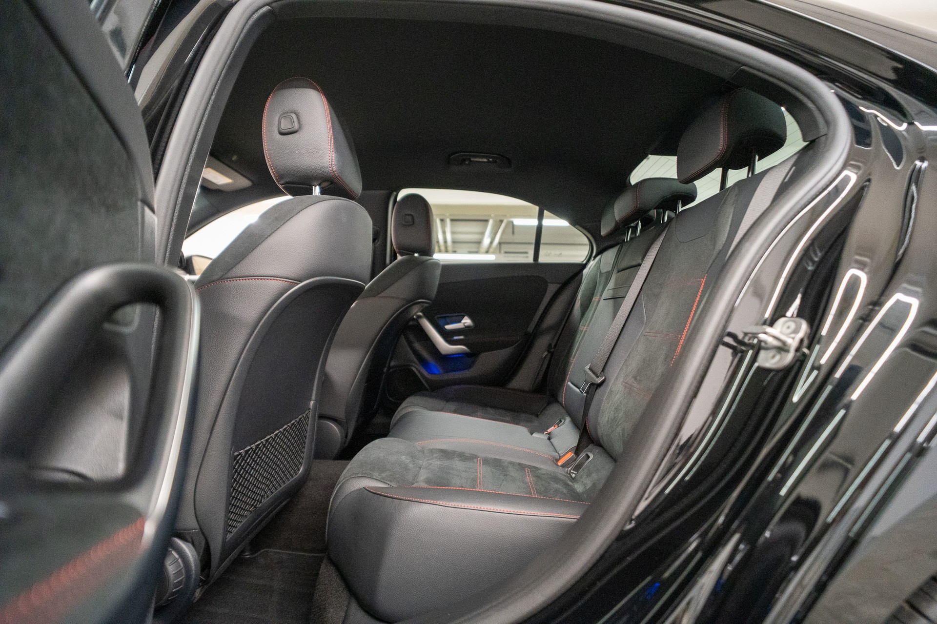 MERCEDES-BENZ A 250 AMG Line 4m Limousine *FACELIFT*-image-9