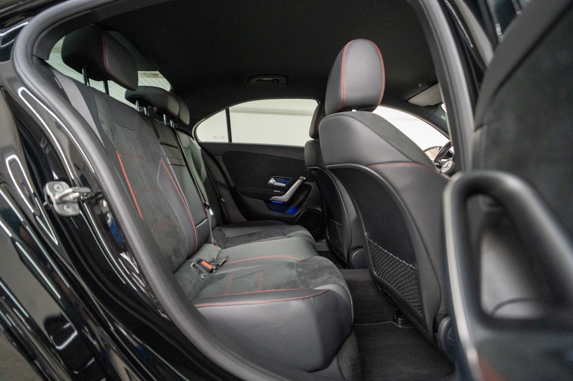 MERCEDES-BENZ A 250 AMG Line 4m Limousine *FACELIFT*-image-11