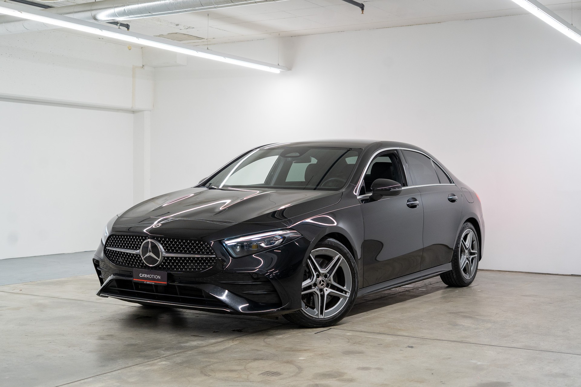 MERCEDES-BENZ A 250 AMG Line 4m Limousine *FACELIFT*