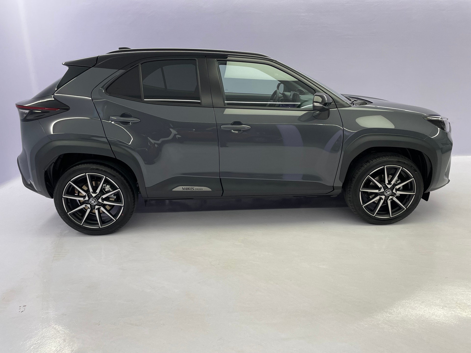 TOYOTA Yaris Cross Hybrid 1.5 GR Sport-showroom-element-2