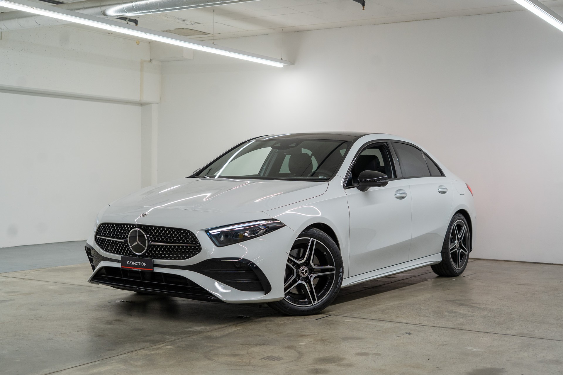 MERCEDES-BENZ A 220 AMG Line 4m Limousine *FACELIFT*