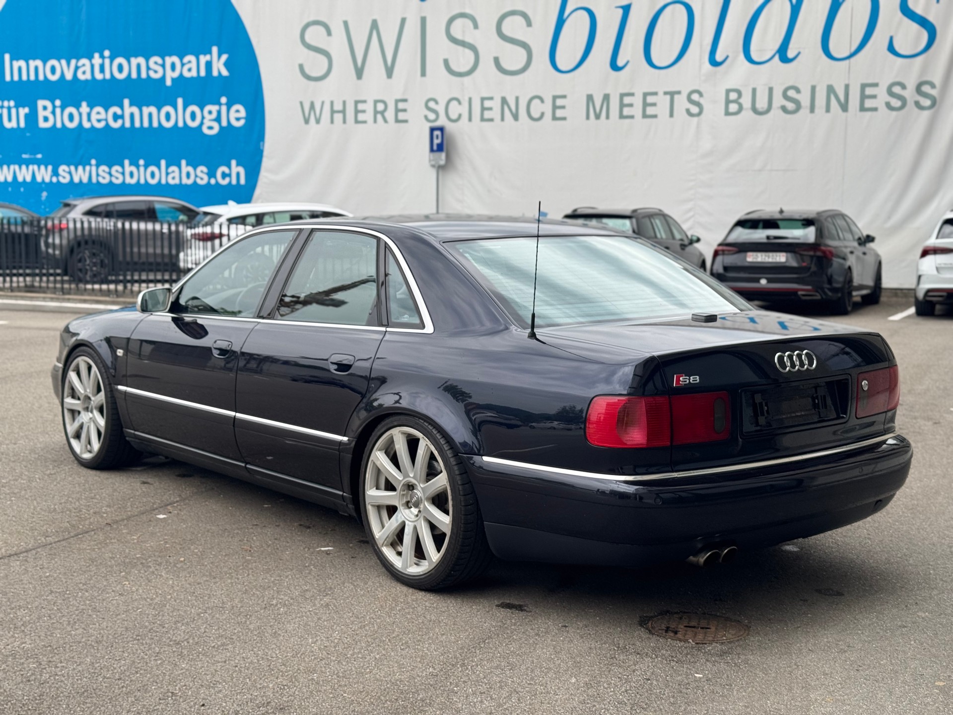 AUDI S8 4.2 quattro-showroom-element-2