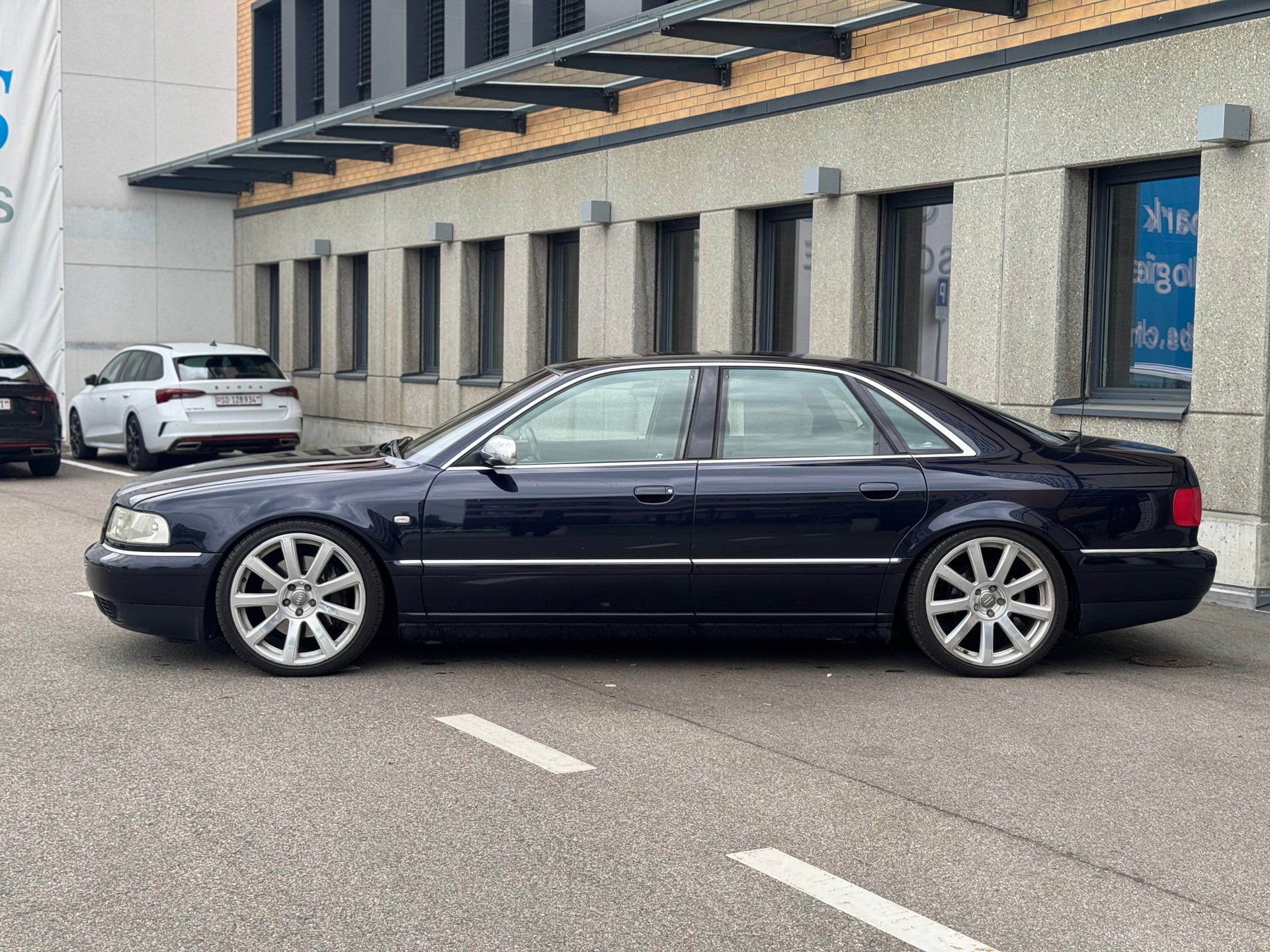 AUDI S8 4.2 quattro-showroom-element-1