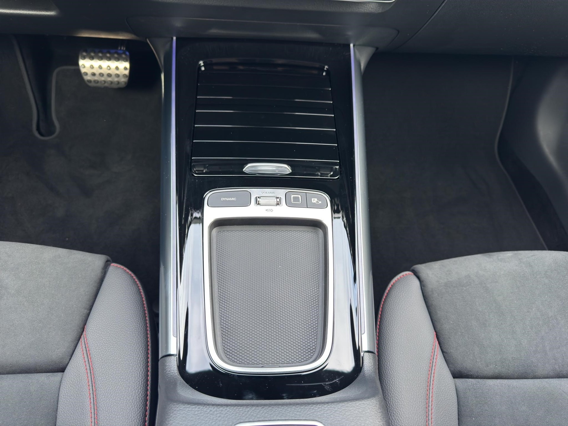MERCEDES-BENZ GLA 250 Swiss Star AMG Line 4matic-image-13
