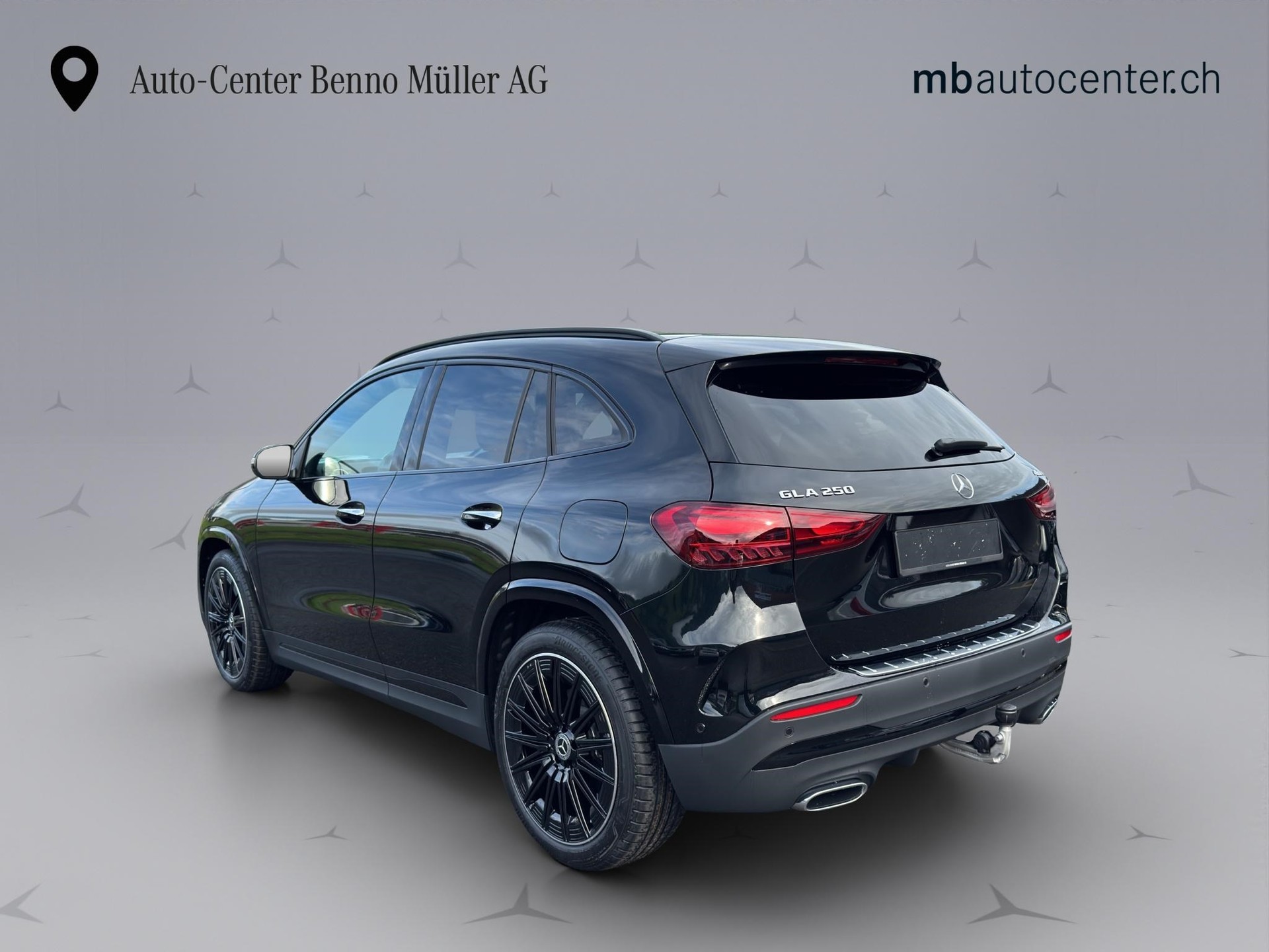 MERCEDES-BENZ GLA 250 Swiss Star AMG Line 4matic-showroom-element-2