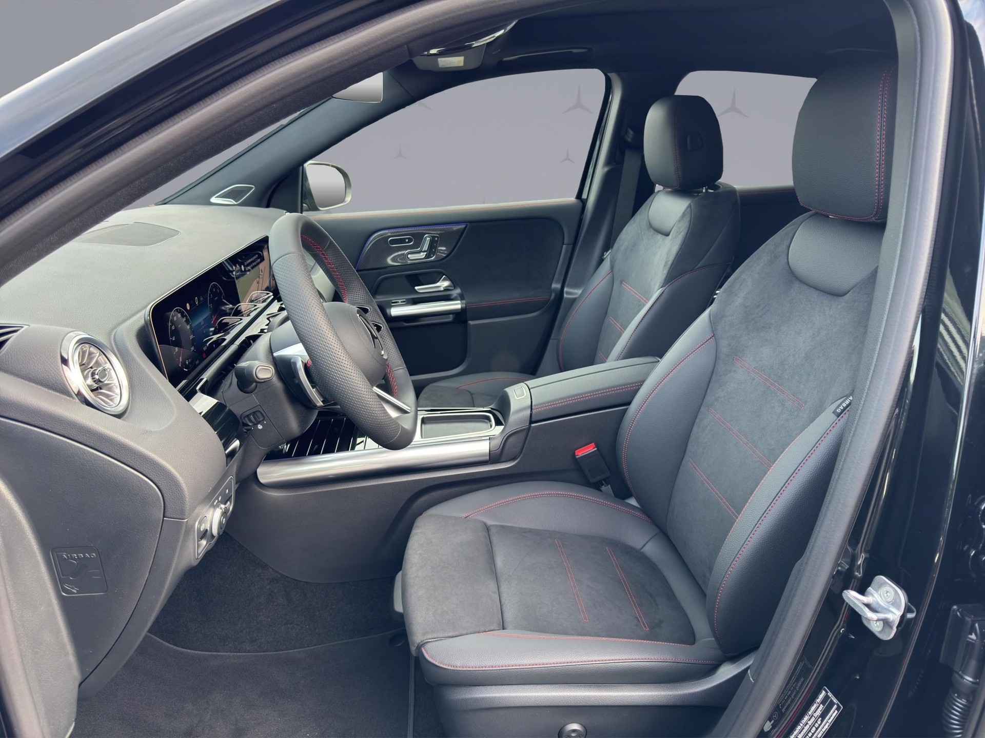MERCEDES-BENZ GLA 250 Swiss Star AMG Line 4matic-image-8