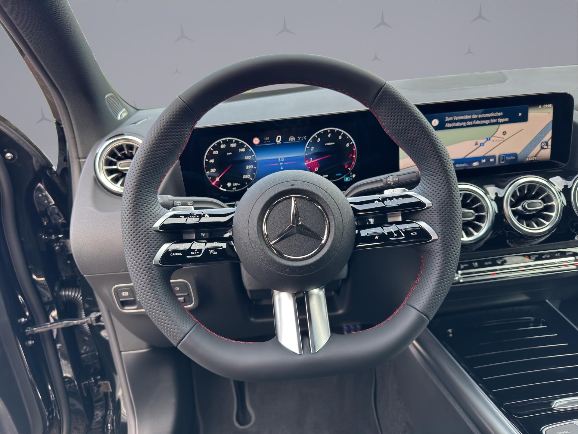 MERCEDES-BENZ GLA 250 Swiss Star AMG Line 4matic-image-9