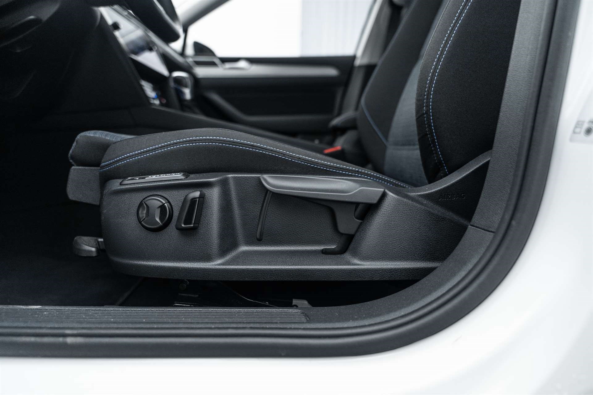 VW Passat Variant 1.4 TSI GTE Hybrid DSG 217PS-image-13