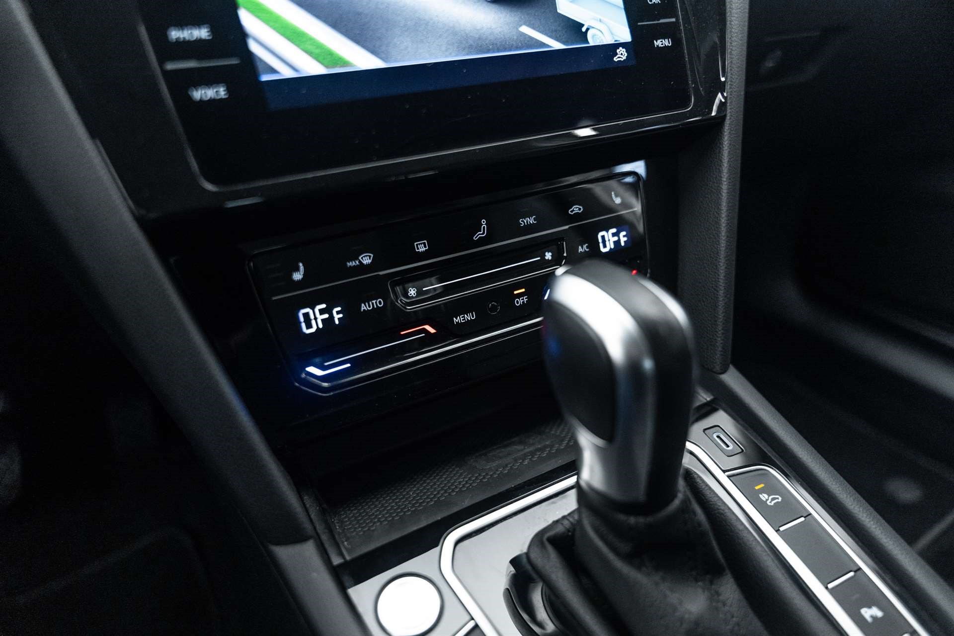 VW Passat Variant 1.4 TSI GTE Hybrid DSG 217PS-image-23