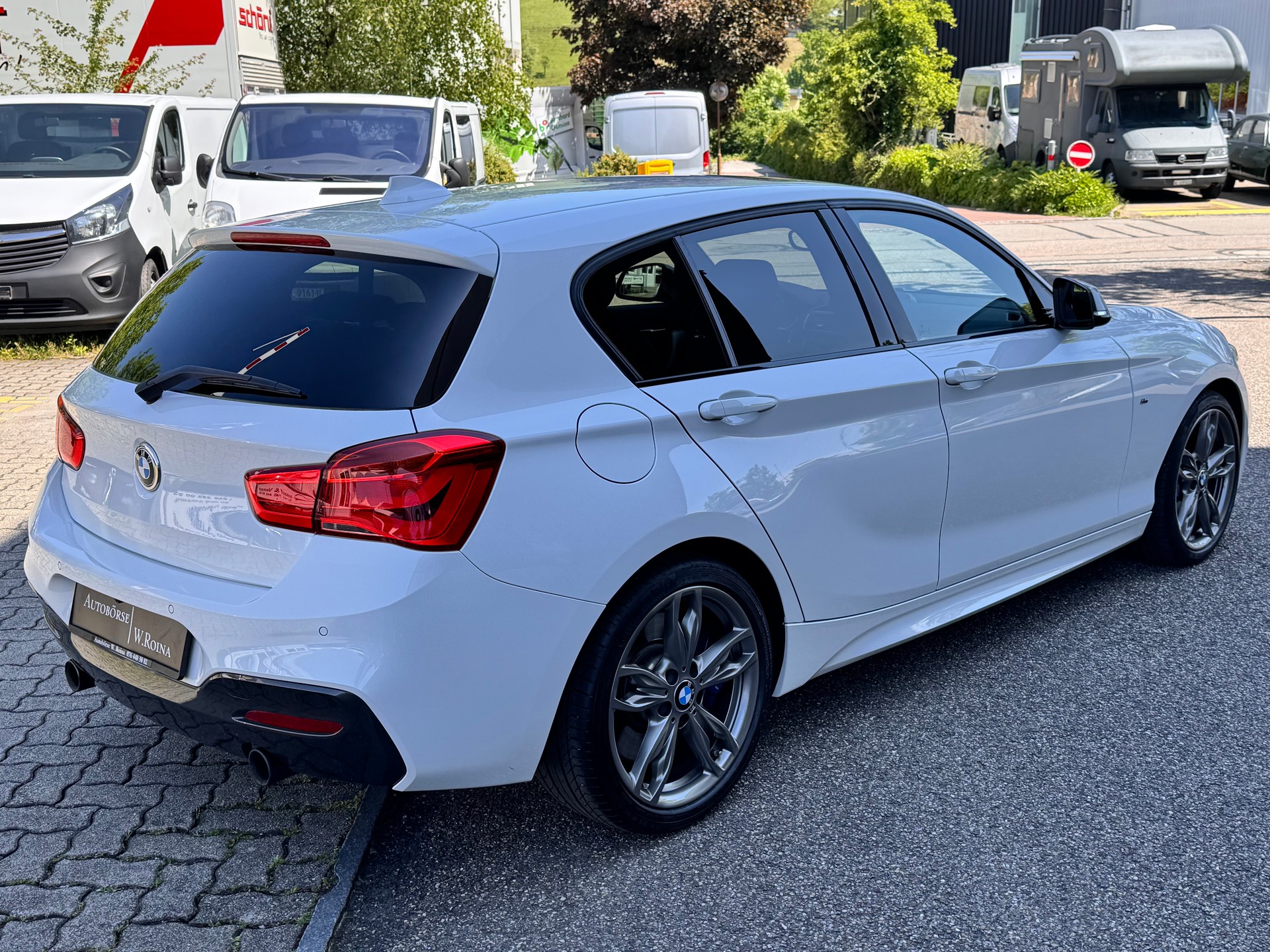 BMW M140i xDrive Steptronic-showroom-element-2